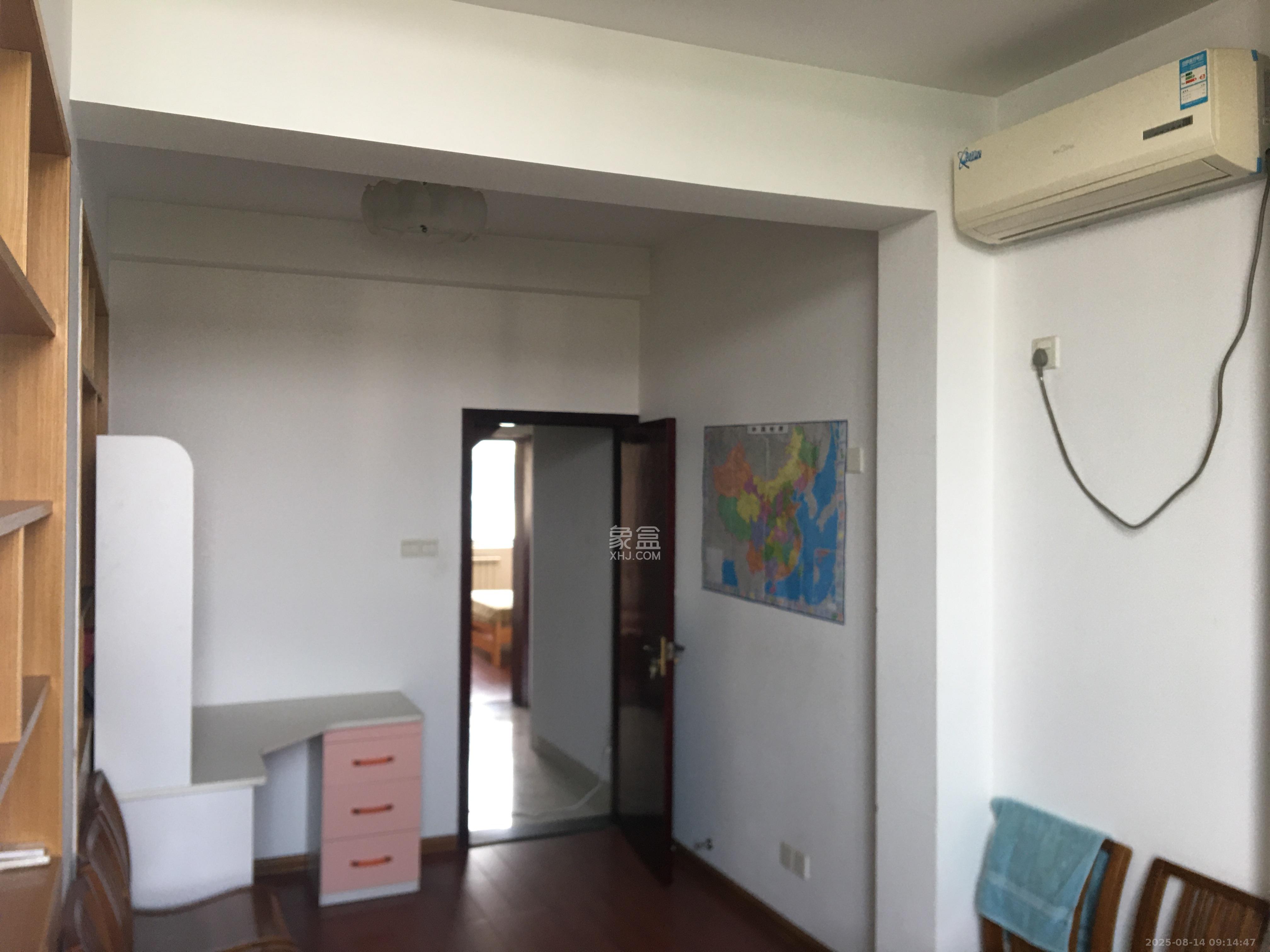 九峰小区(一二三四区) 3室2厅2卫 3800.0元/月 九峰小区(一二三四区) 3室2厅2卫 3800.0元/月室内图