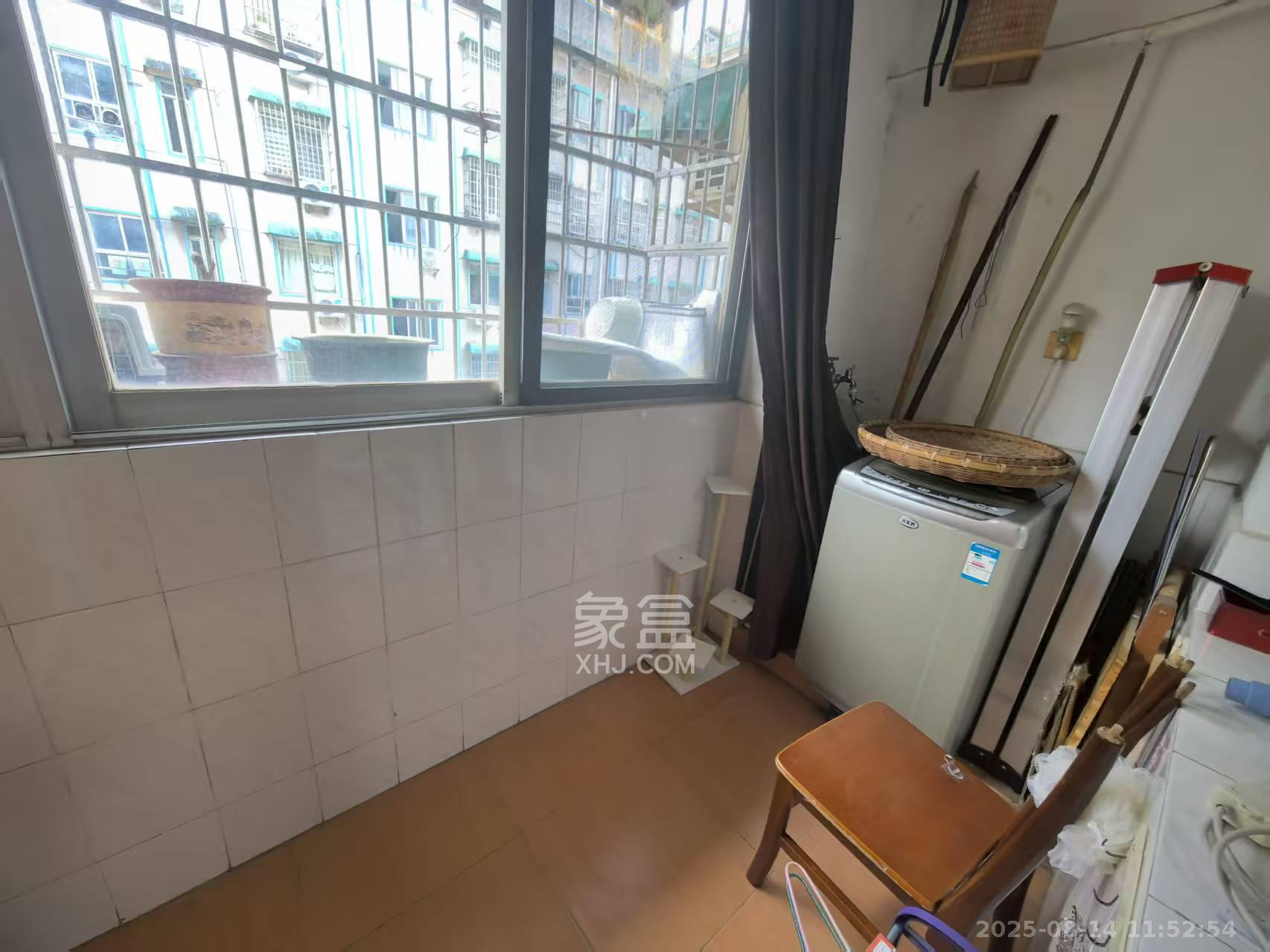 三湘小区  2室2厅1卫   1350.00元/月室内图