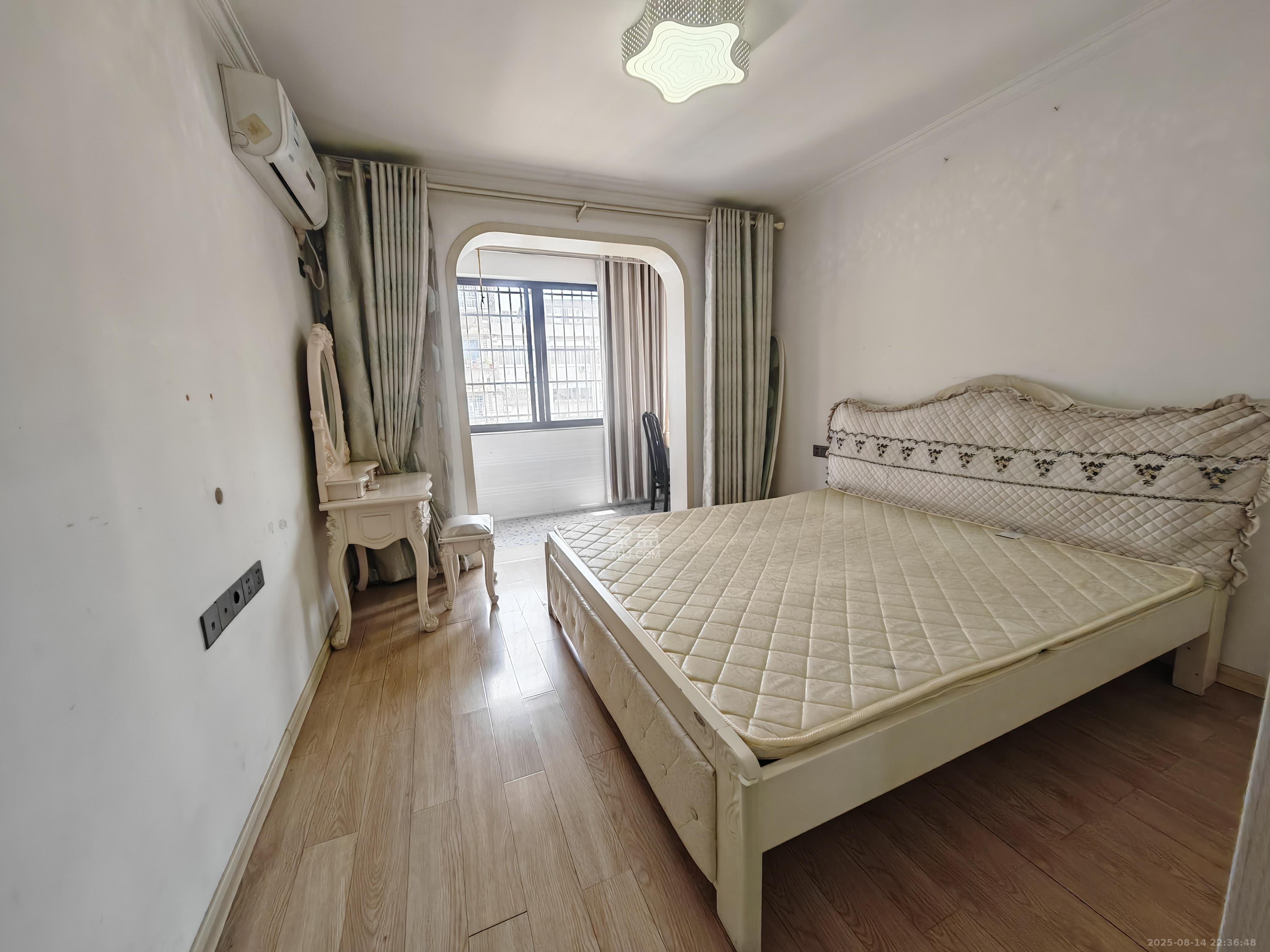 鸿园小区  2室2厅1卫    3000.0元/月室内图