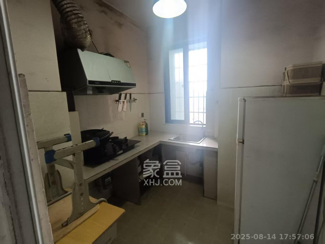 尊邸华庭  4室1厅1卫   2000.00元/月室内图
