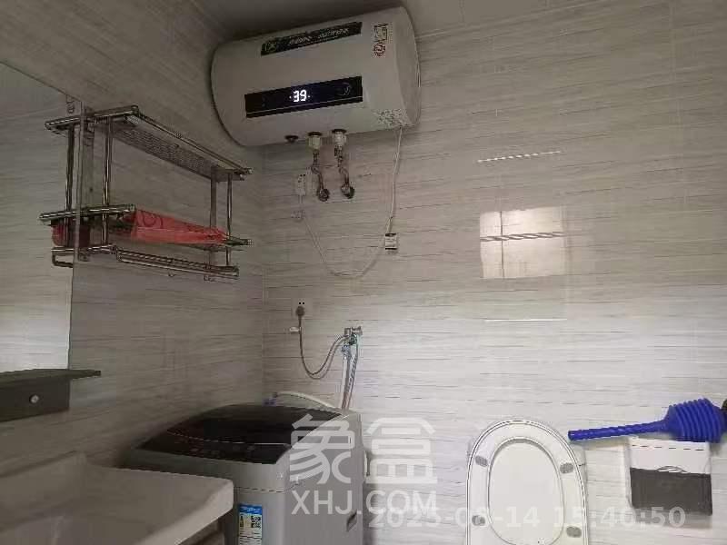 黄金一区 1室2厅1卫 1300.0元/月 黄金一区 1室2厅1卫 1300.0元/月室内图