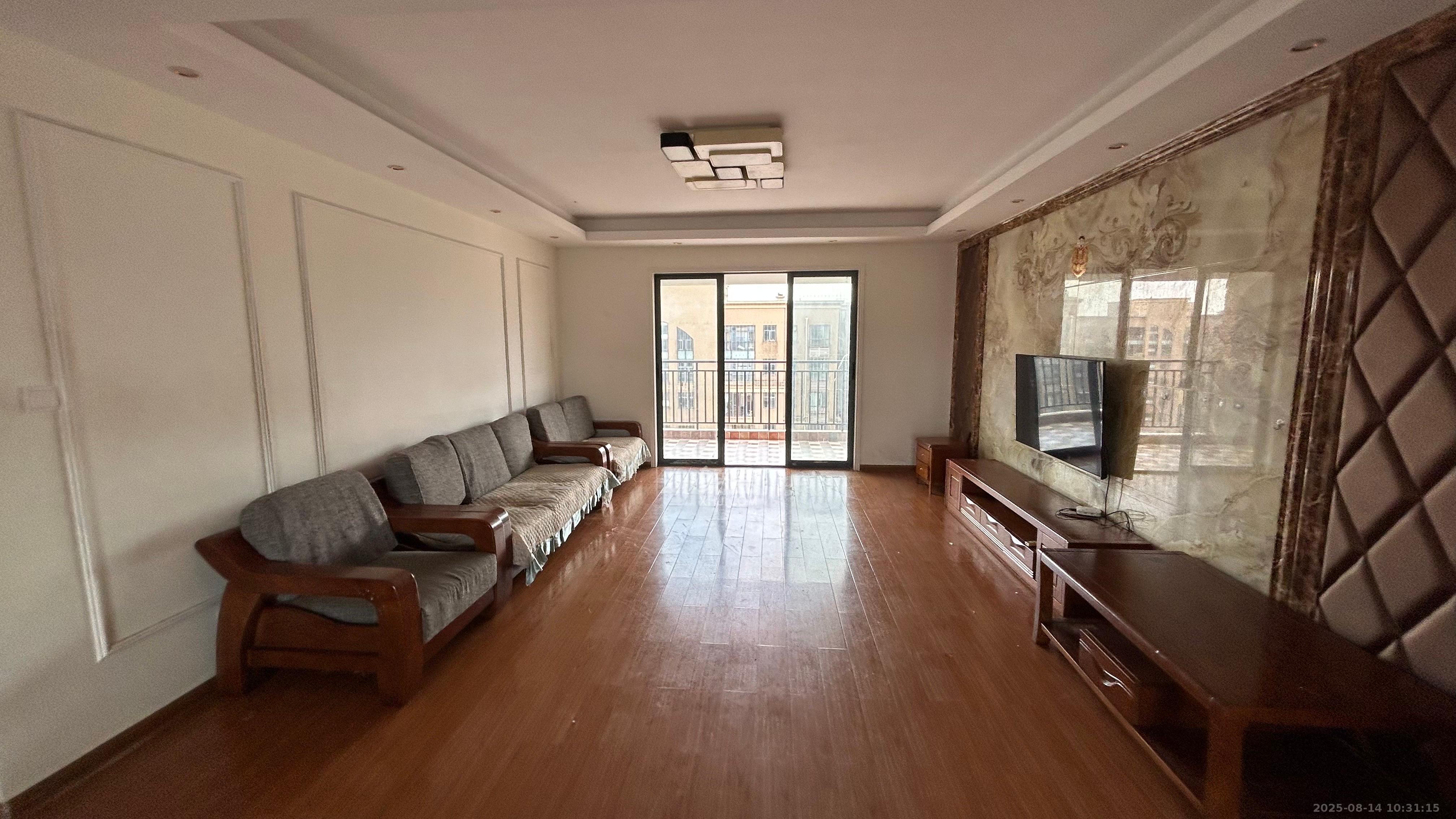 和美星城  4室2厅2卫    2300.0元/月 和美星城  4室2厅2卫    2300.0元/月室内图