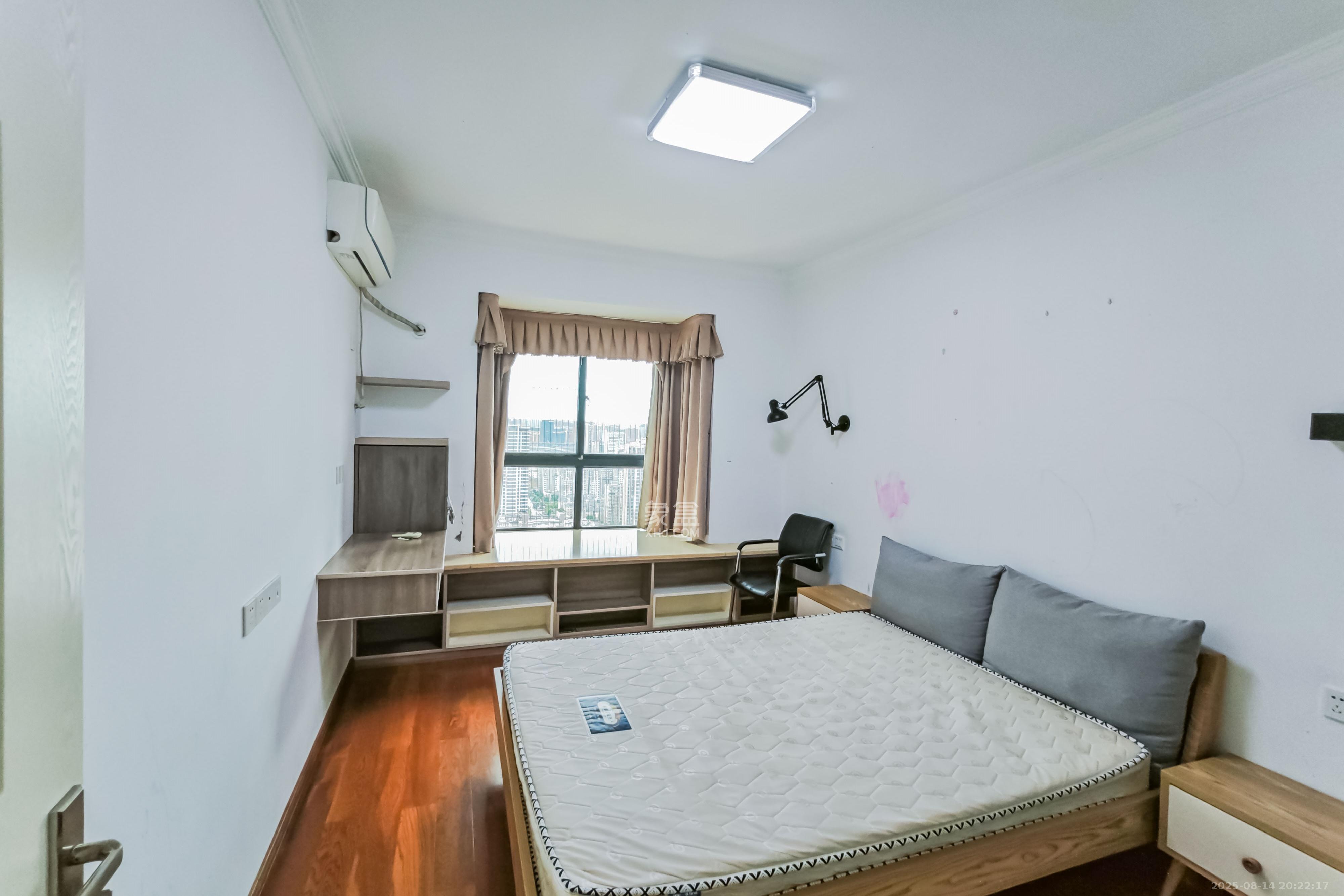 海拔东方  3室2厅2卫    72.8万 海拔东方  3室2厅2卫    72.8万卧室