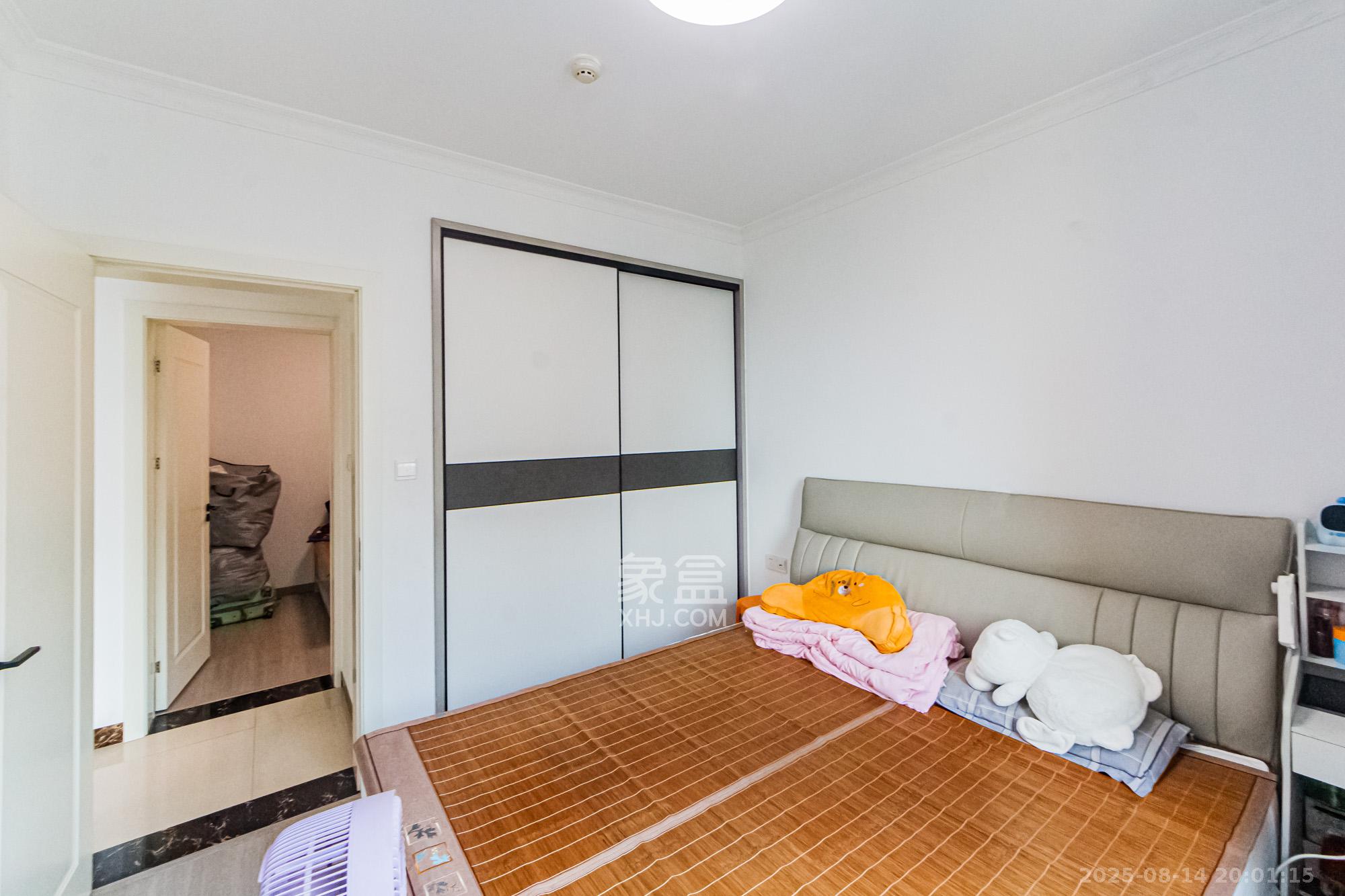 北辰三角洲E6区  3室2厅1卫    125.0万 北辰三角洲E6区  3室2厅1卫    125.0万卧室