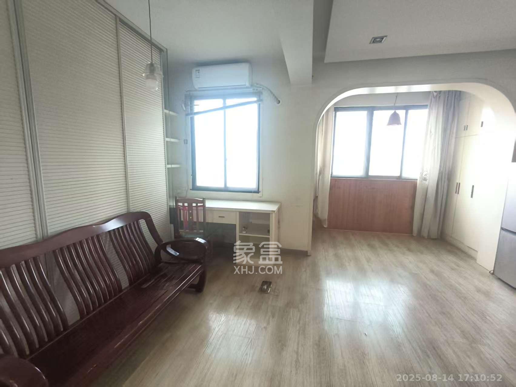 工商所宿舍(上碧湘街30号) 1室0厅0卫 1600.0元/月 工商所宿舍(上碧湘街30号) 1室0厅0卫 1600.0元/月室内图