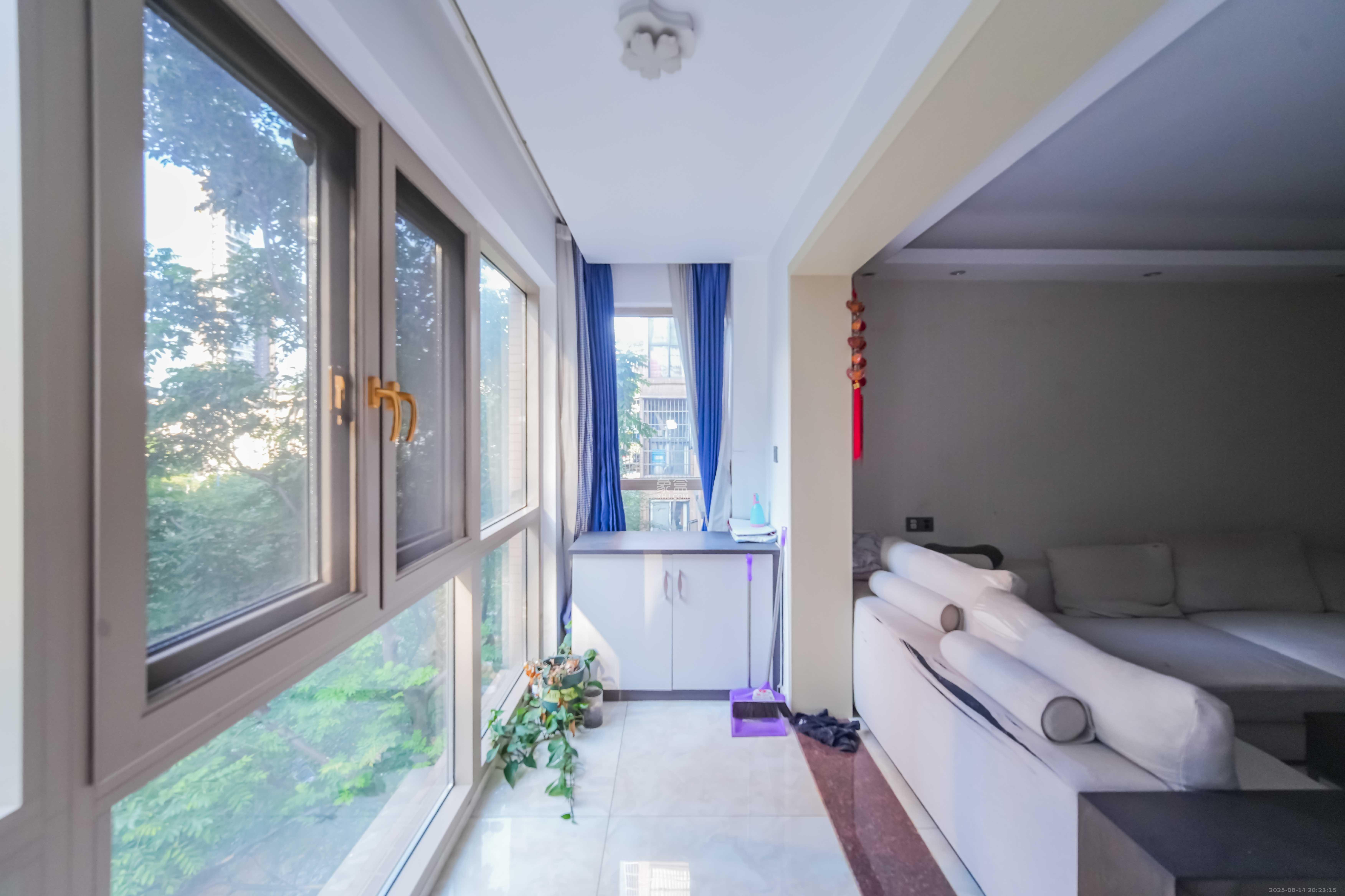 中城丽景香山园 4室2厅2卫 155.0万 中城丽景香山园 4室2厅2卫 155.0万阳台