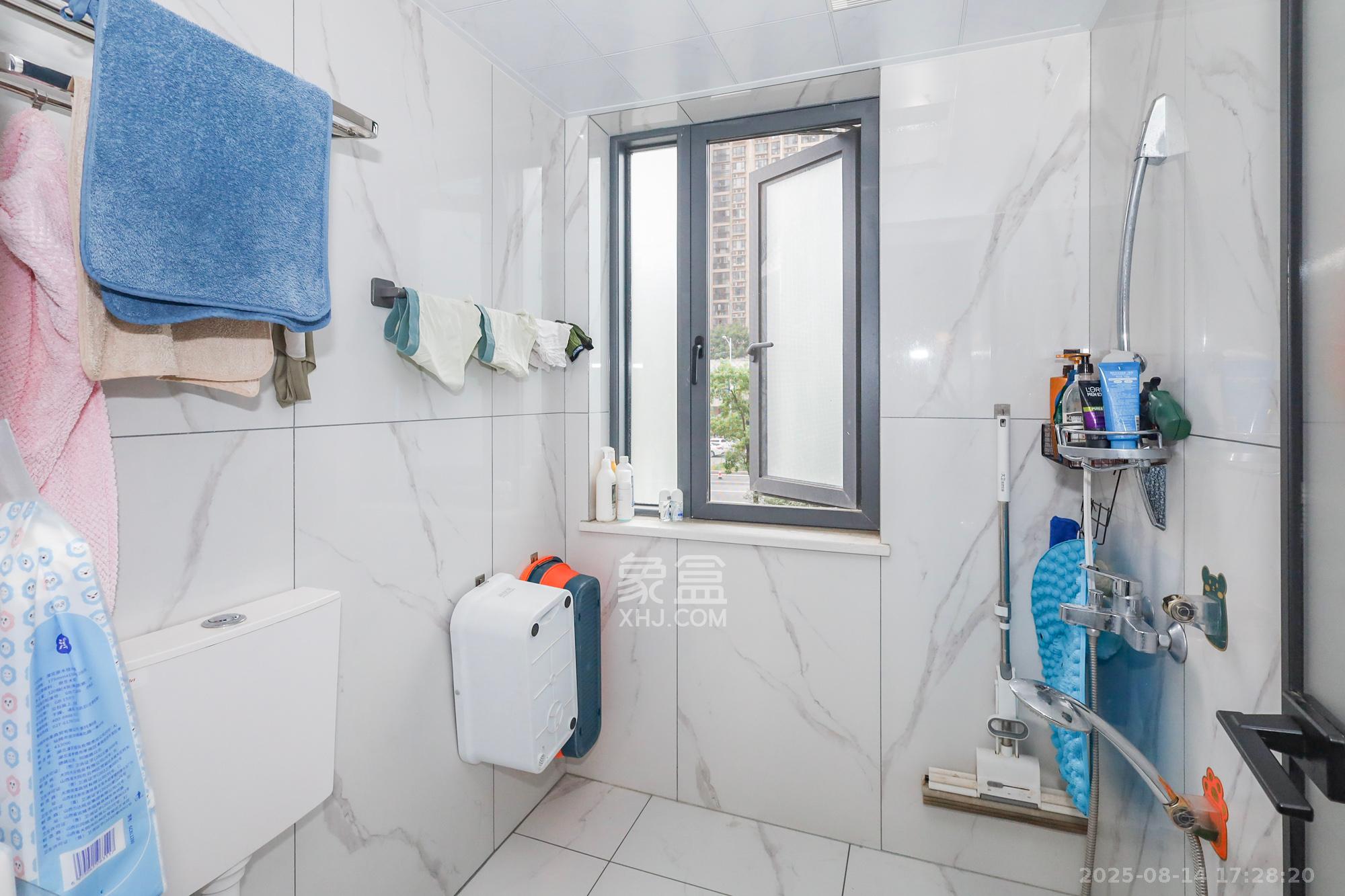 钰龙天下一期  3室2厅2卫    338.0万 钰龙天下一期  3室2厅2卫    338.0万卫生间