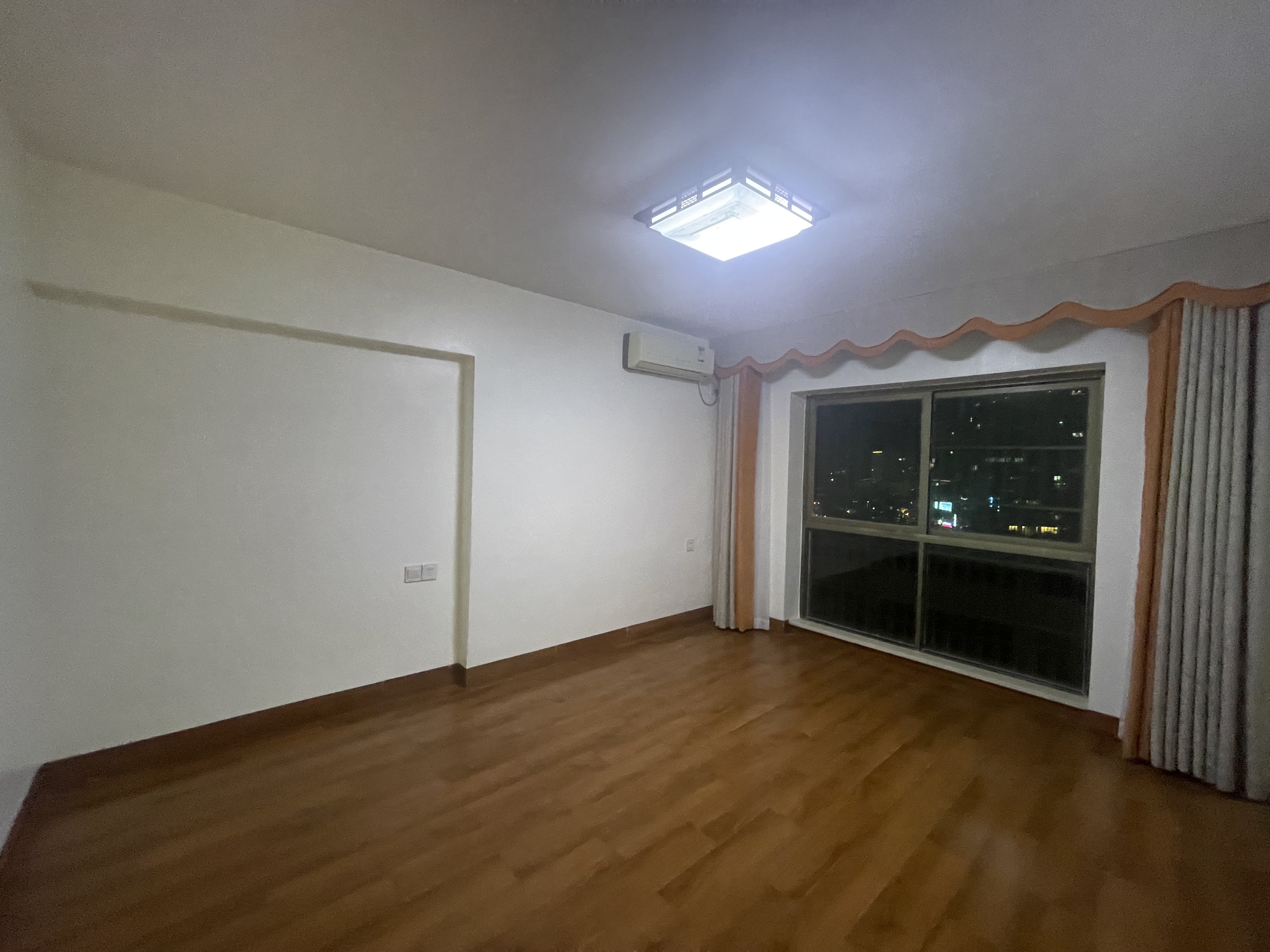 鑫龙大厦  5室2厅2卫   4500.00元/月室内图