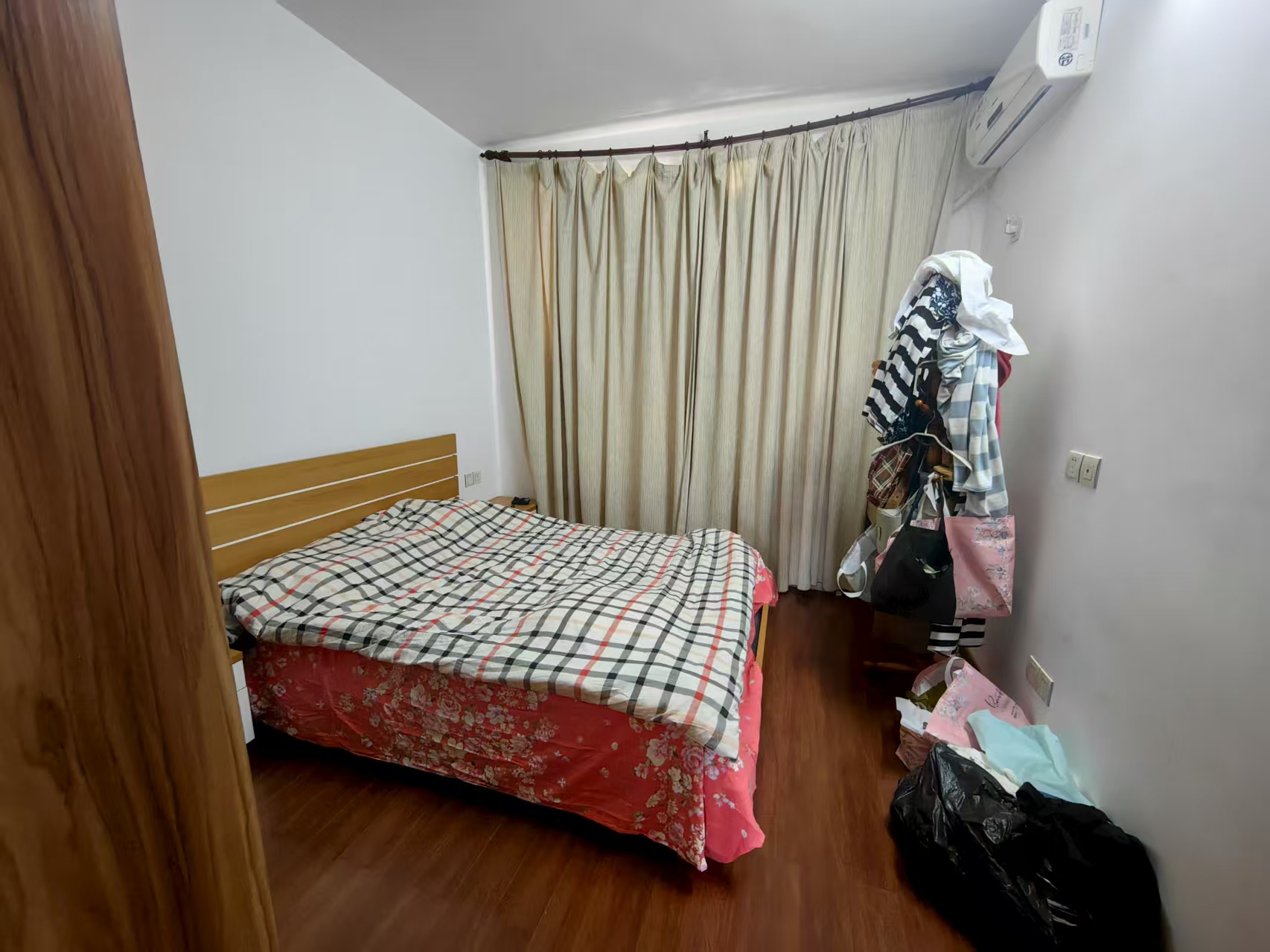 中洋花苑 4室2厅2卫 4500.0元/月 中洋花苑 4室2厅2卫 4500.0元/月室内图