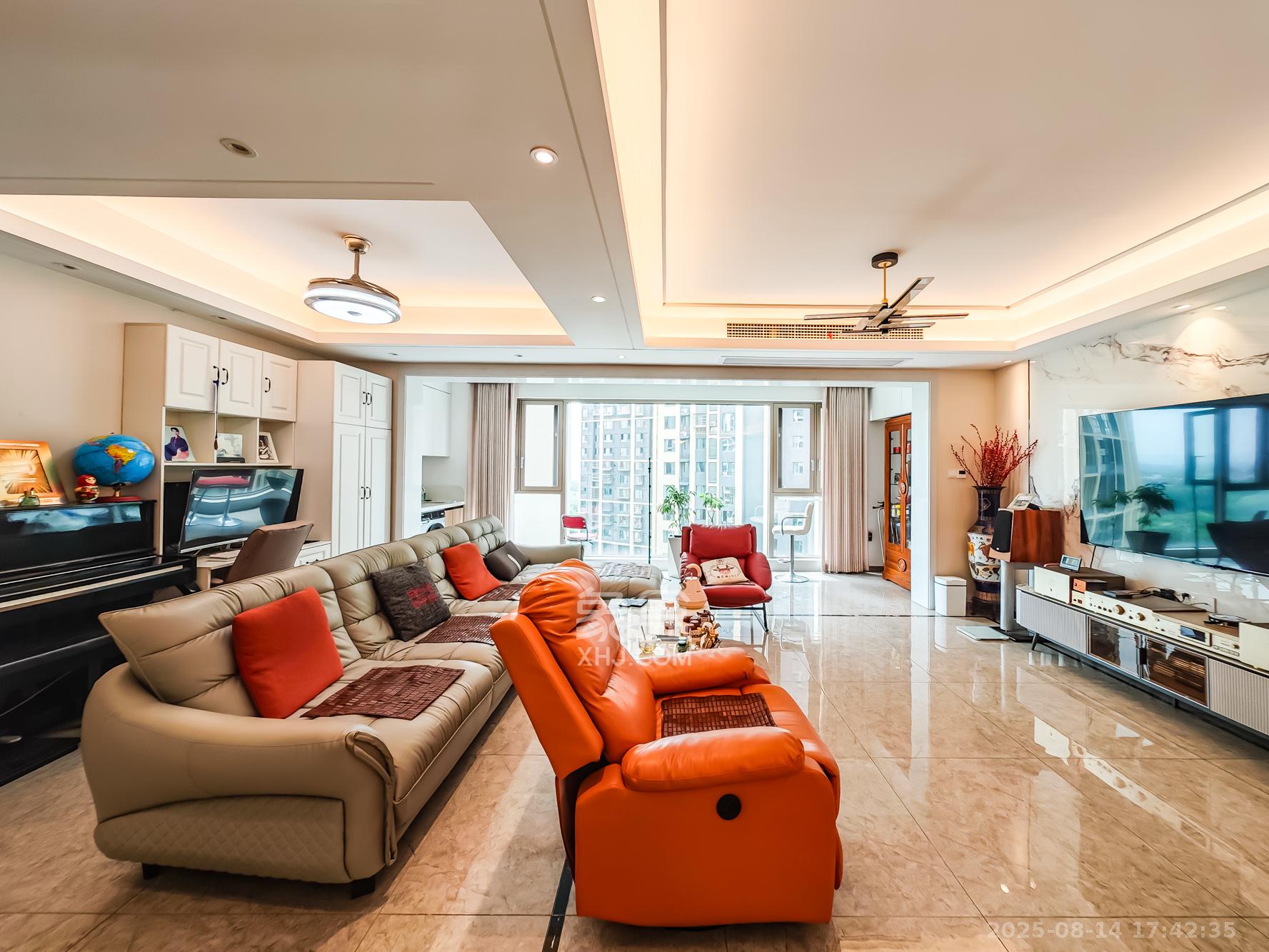 金地兰亭樾  3室2厅2卫    170.0万 金地兰亭樾  3室2厅2卫    170.0万客厅