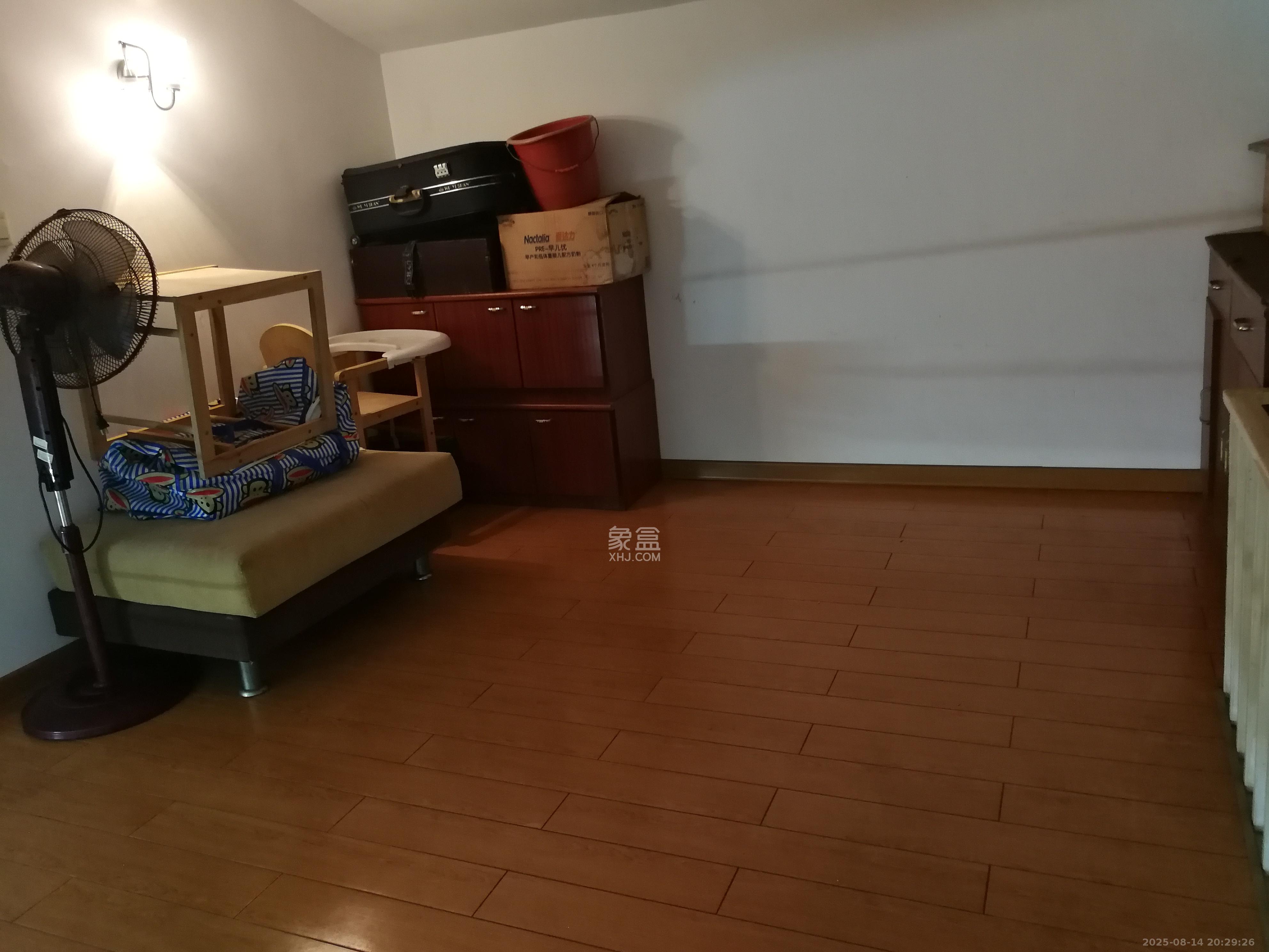 恩瑞麓山名园(龙王港小区) 1室2厅1卫 1800.0元/月 恩瑞麓山名园(龙王港小区) 1室2厅1卫 1800.0元/月室内图