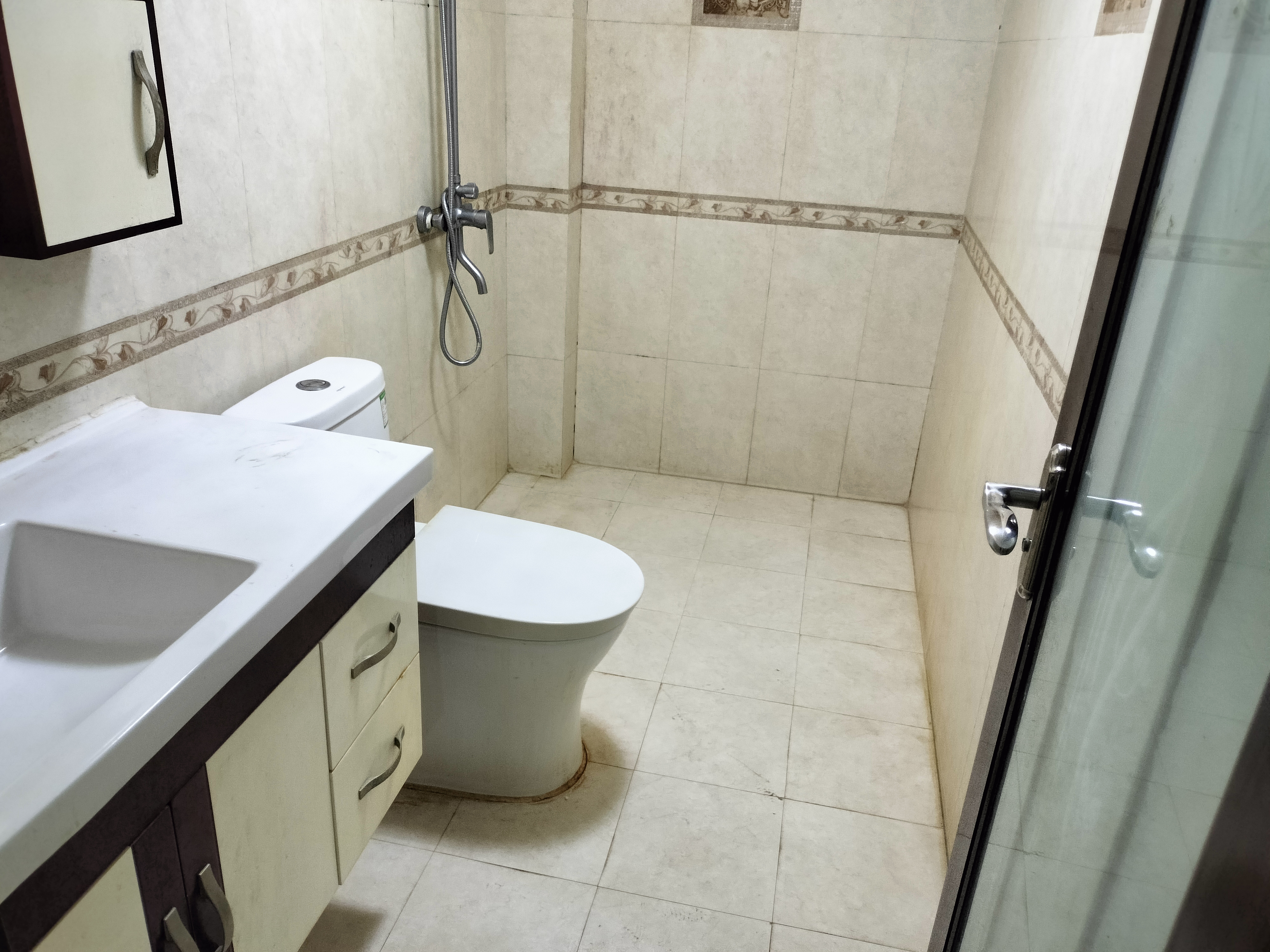 滨江温泉花园 3室2厅2卫 2300.0元/月 滨江温泉花园 3室2厅2卫 2300.0元/月室内图