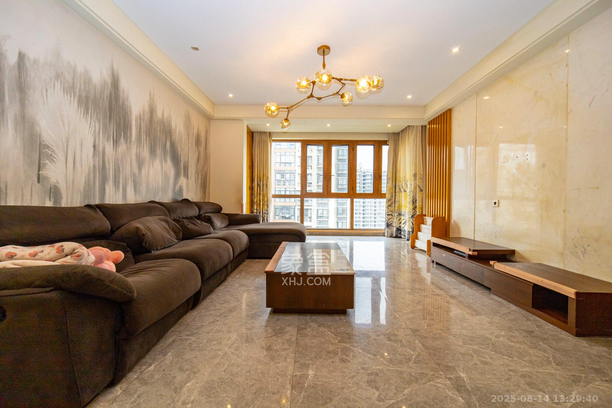 楚天世纪城东苑 3室2厅1卫 79.8万 楚天世纪城东苑 3室2厅1卫 79.8万客厅