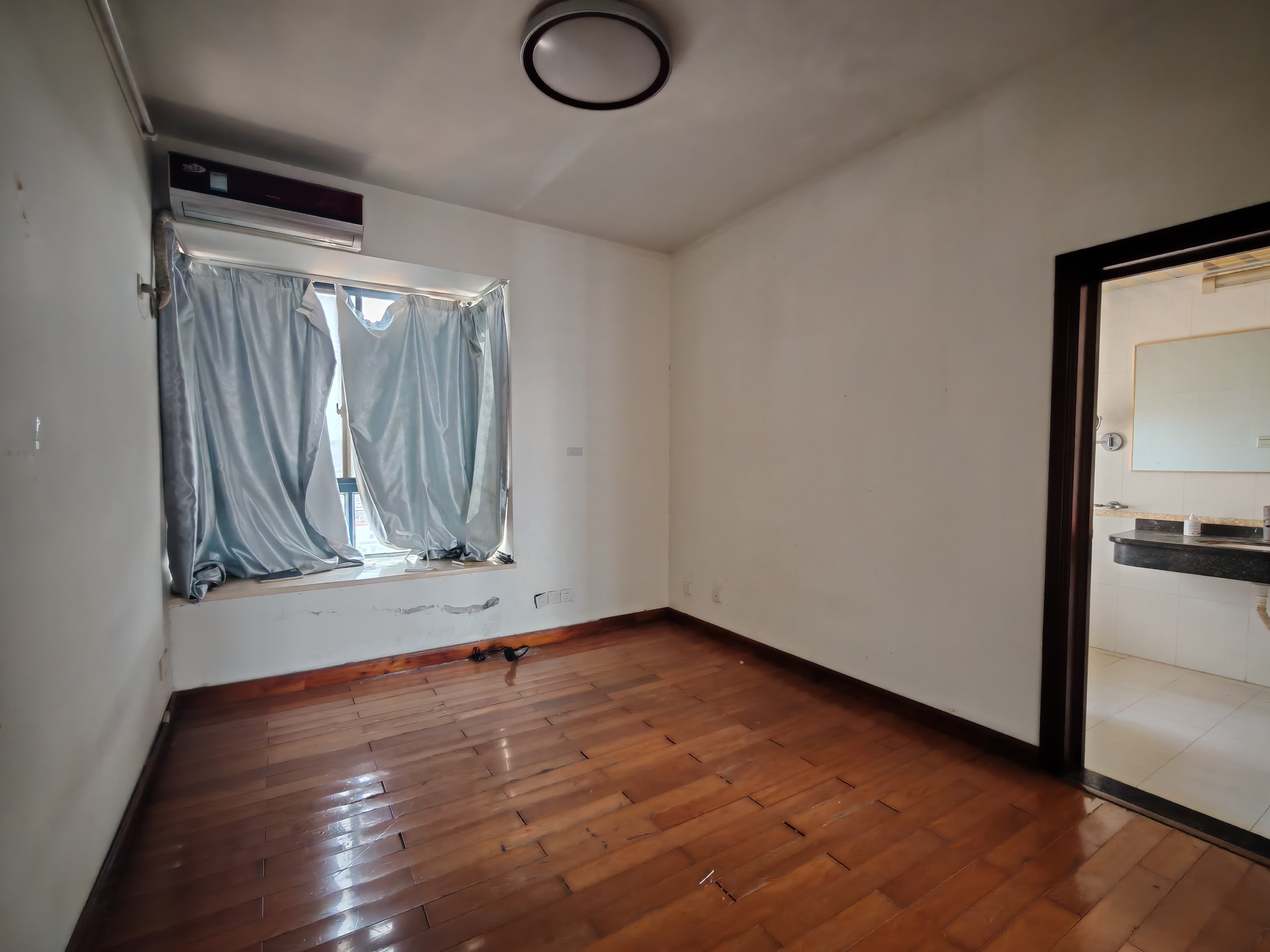 中洋花苑 4室2厅1卫 4000.0元/月 中洋花苑 4室2厅1卫 4000.0元/月室内图