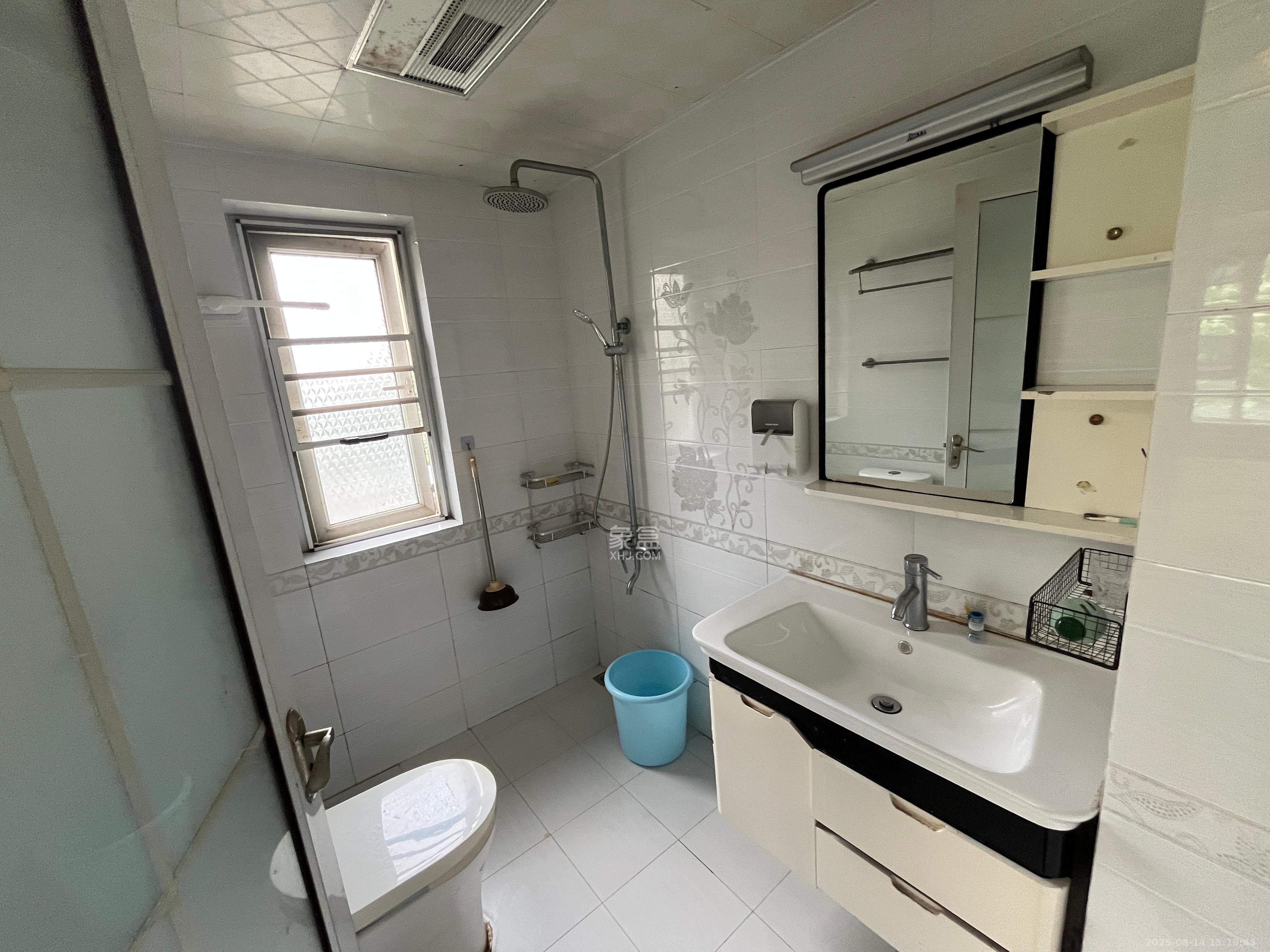 万国城(当代满庭春MOMA)三期  3室2厅2卫    2500.0元/月 万国城(当代满庭春MOMA)三期  3室2厅2卫    2500.0元/月室内图