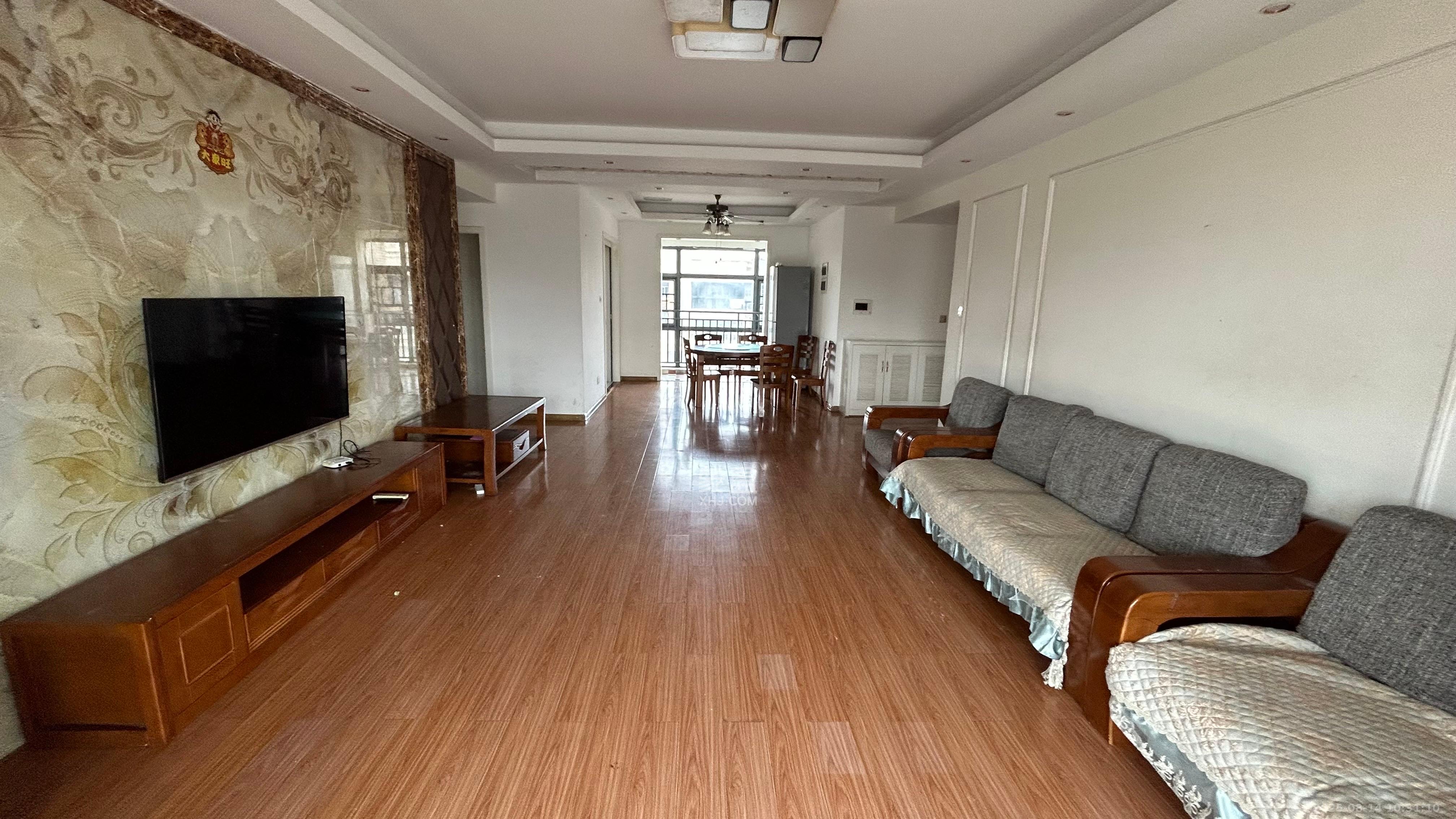 和美星城  4室2厅2卫    2300.0元/月 和美星城  4室2厅2卫    2300.0元/月室内图