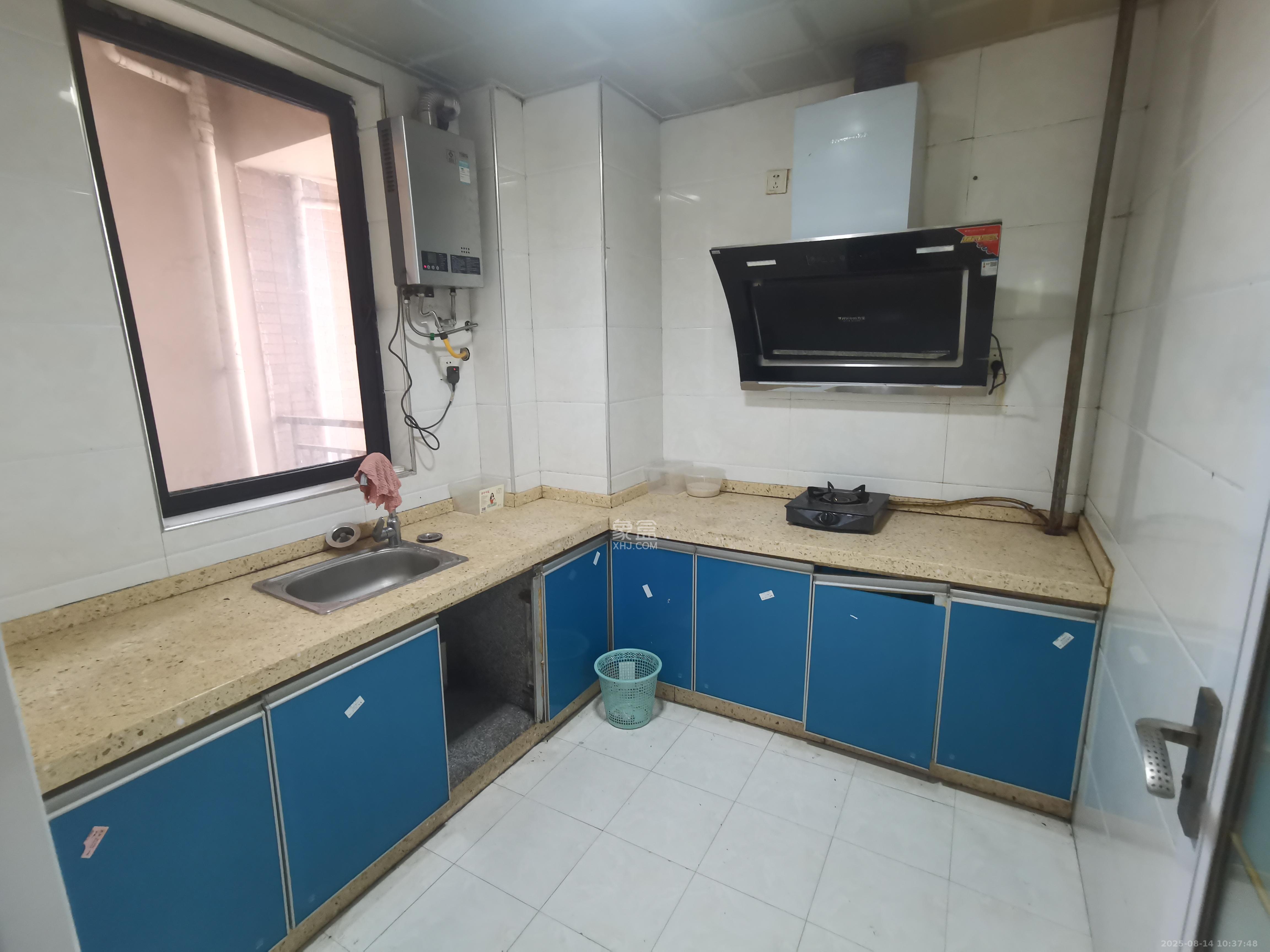 三一街区  3室2厅1卫    1300.0元/月室内图