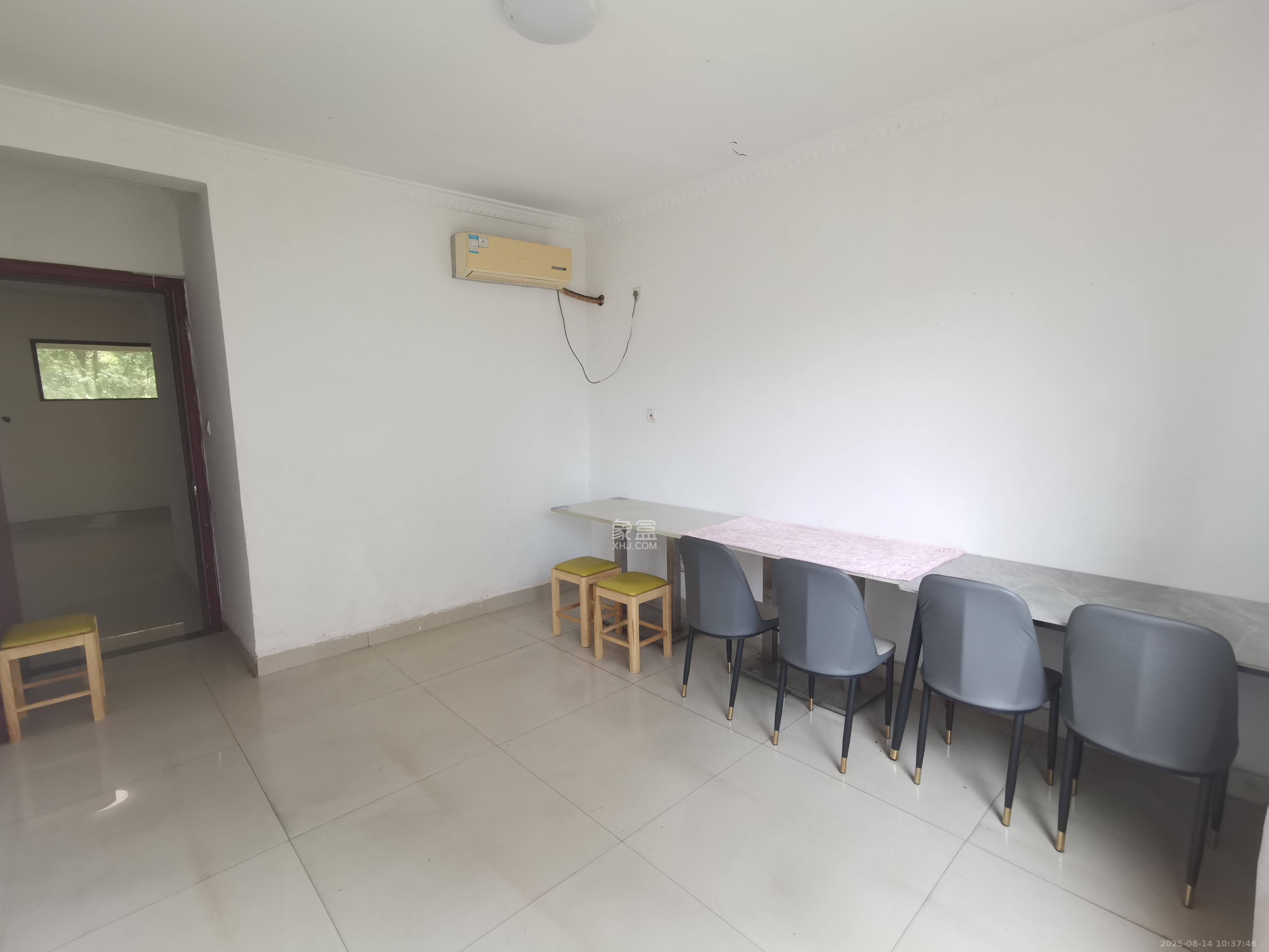 三一街区  3室2厅1卫    1300.0元/月 三一街区  3室2厅1卫    1300.0元/月室内图