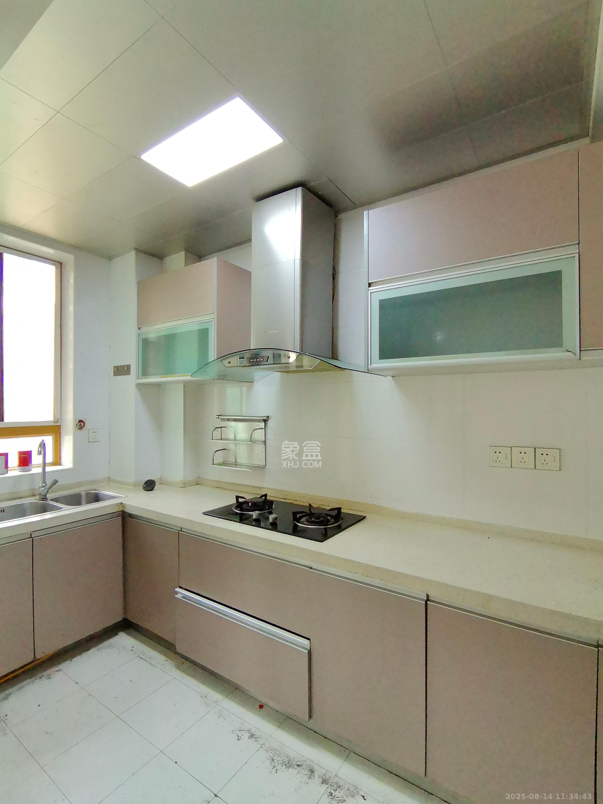 天健芙蓉盛世一期 3室2厅2卫 3200.0元/月 天健芙蓉盛世一期 3室2厅2卫 3200.0元/月室内图