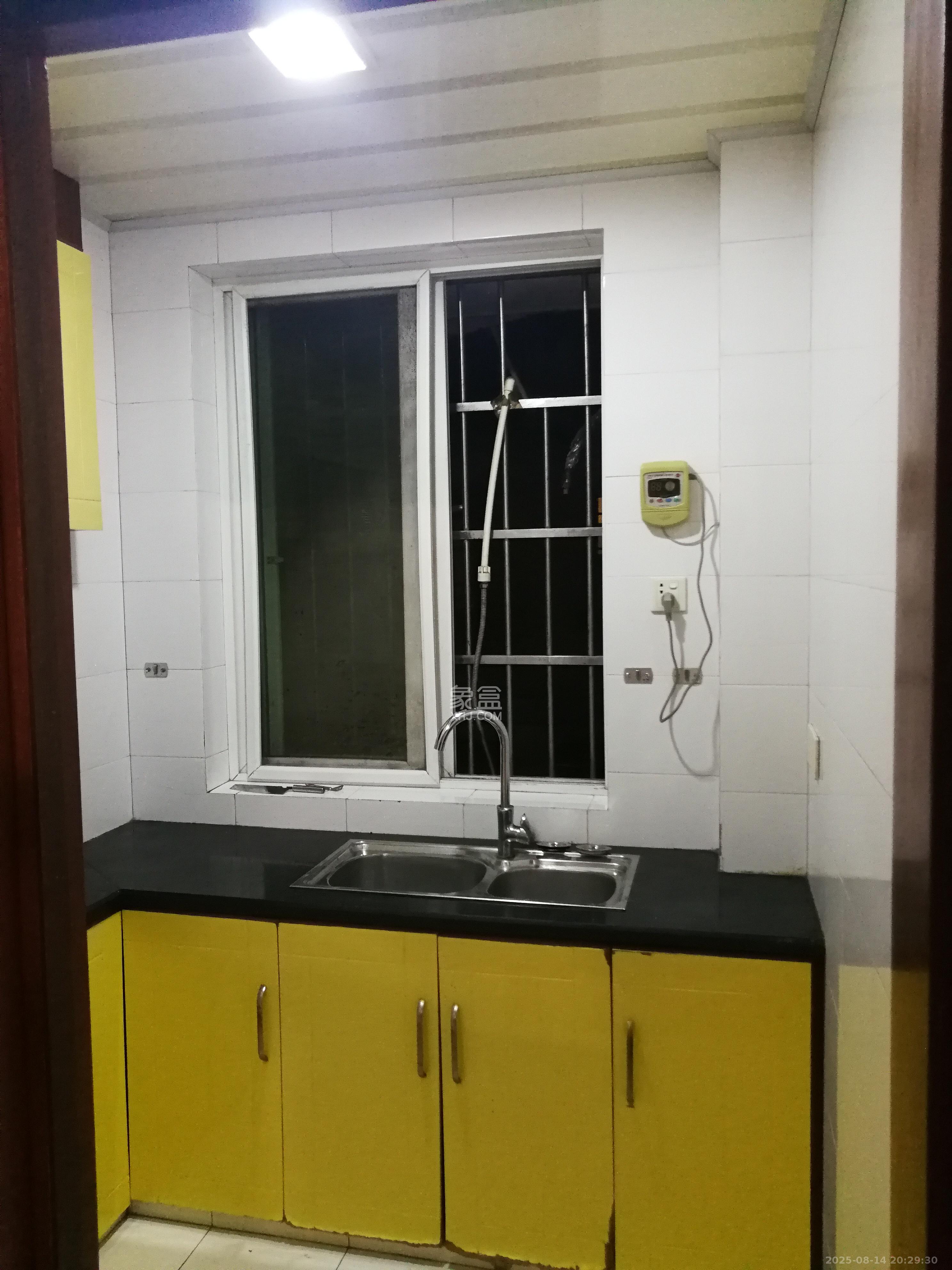 恩瑞麓山名园(龙王港小区) 1室2厅1卫 1800.0元/月 恩瑞麓山名园(龙王港小区) 1室2厅1卫 1800.0元/月室内图