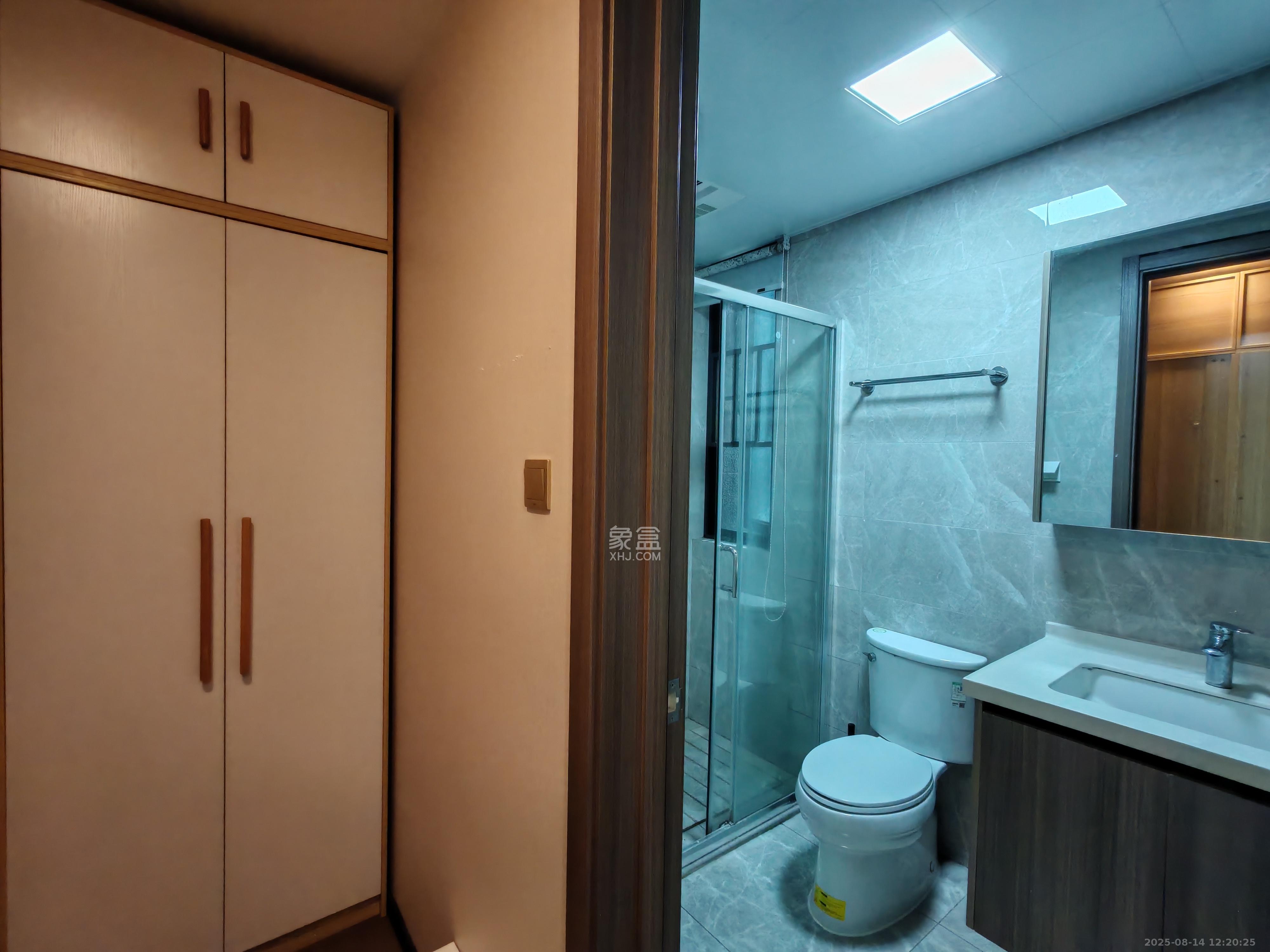 中海阅麓山一期  5室2厅2卫   6800.00元/月室内图