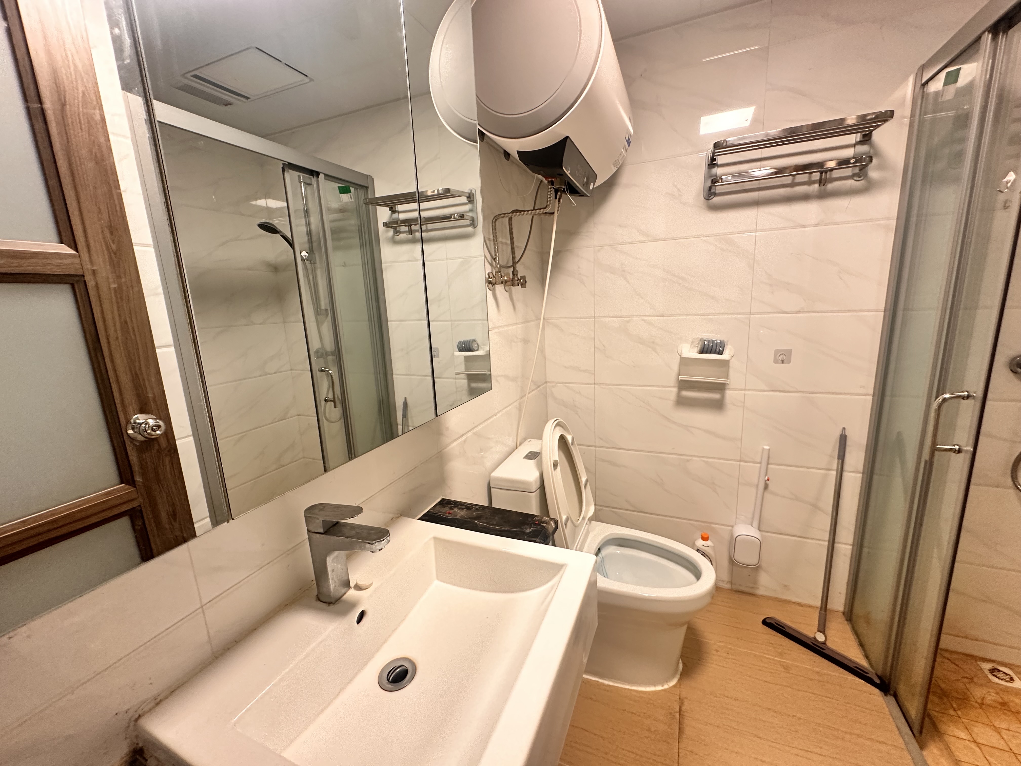 华耀碧桂园十里江湾誉峯 1室1厅1卫 1300.0元/月 华耀碧桂园十里江湾誉峯 1室1厅1卫 1300.0元/月室内图