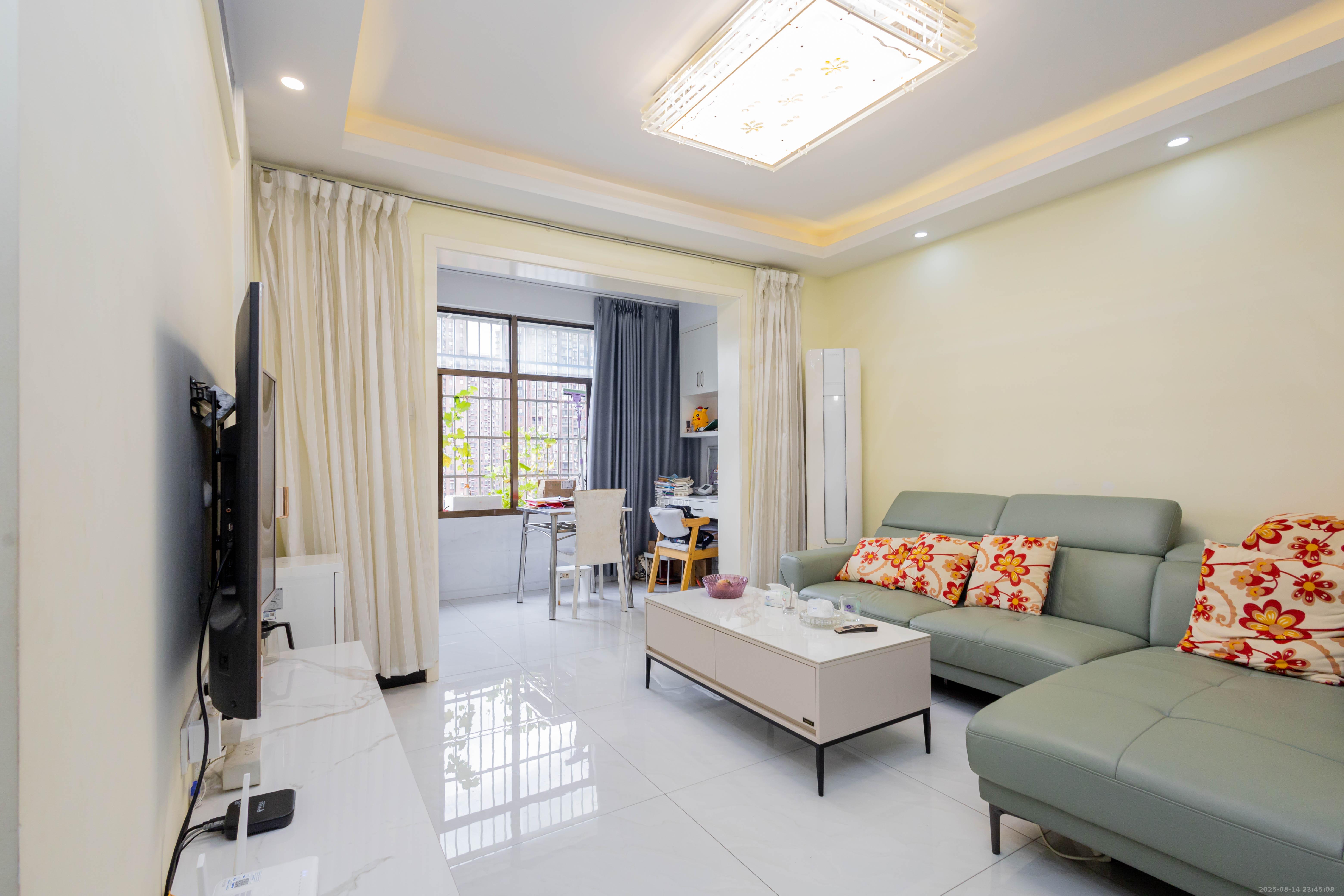 中国铁建国际城二期  3室2厅1卫    61.8万客厅