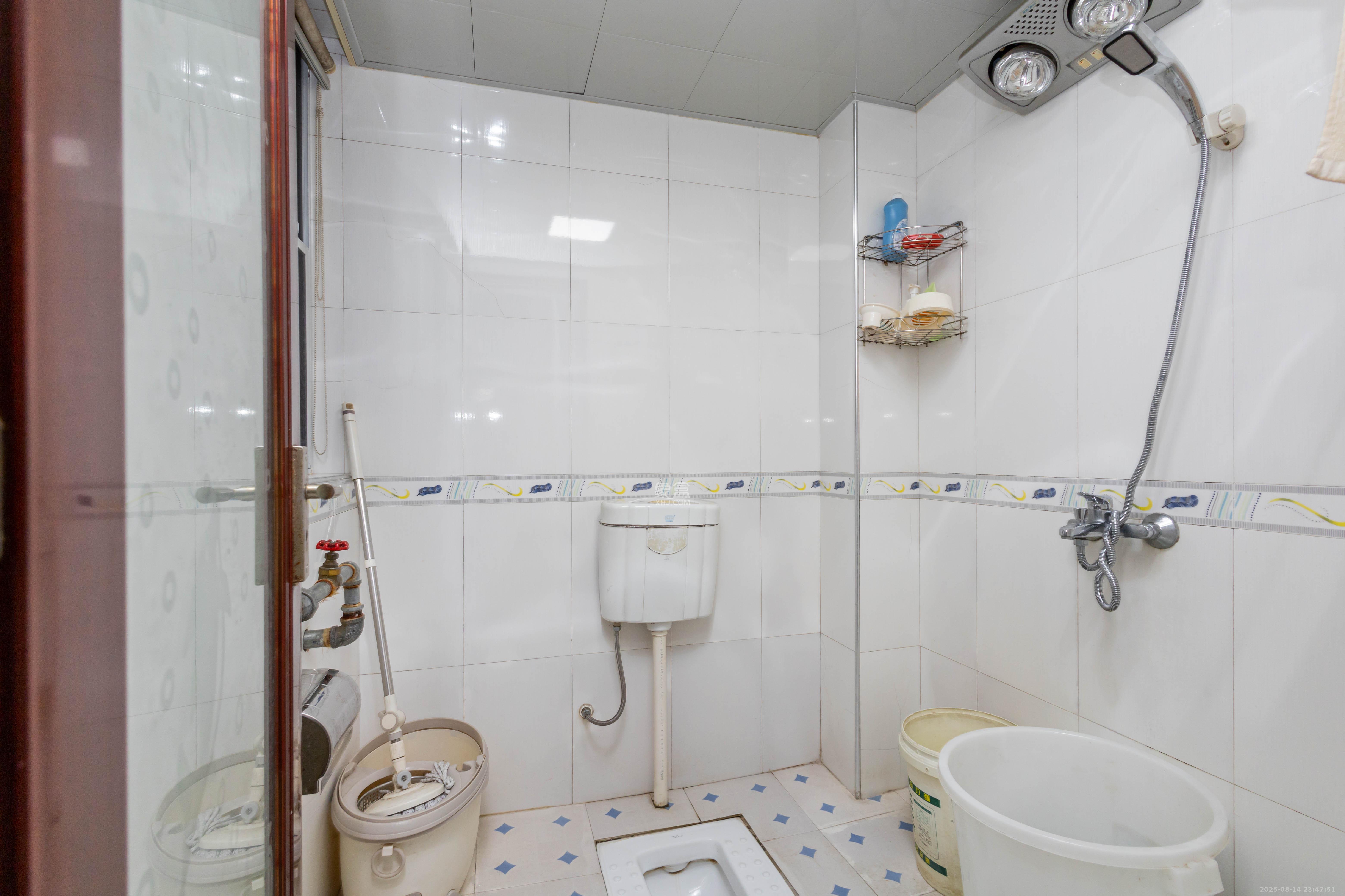 东岸锦城(东方人家)  5室2厅2卫    65.0万卫生间