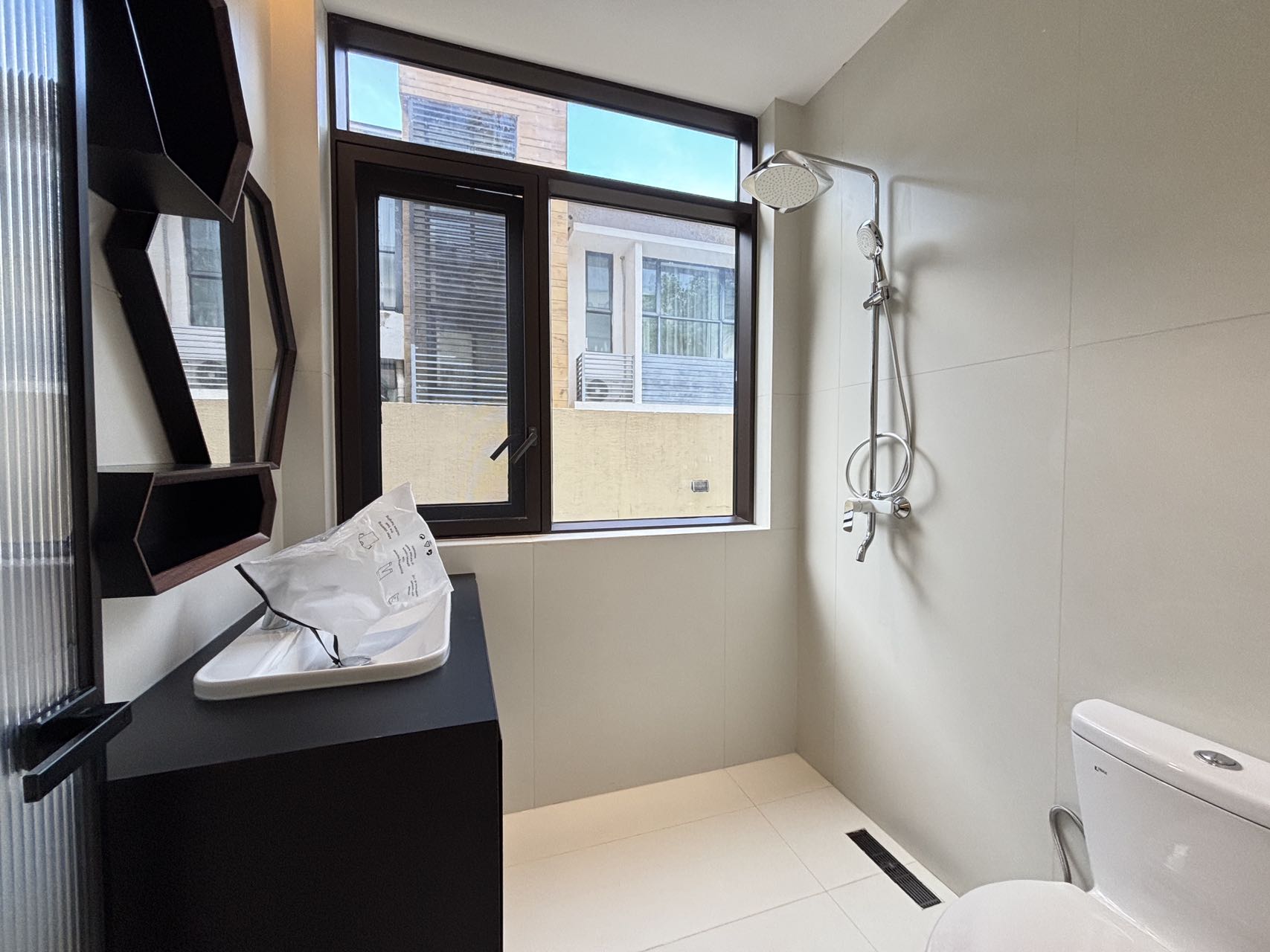 万科浪琴湾  5室3厅4卫    1198.0万 万科浪琴湾  5室3厅4卫    1198.0万室内图