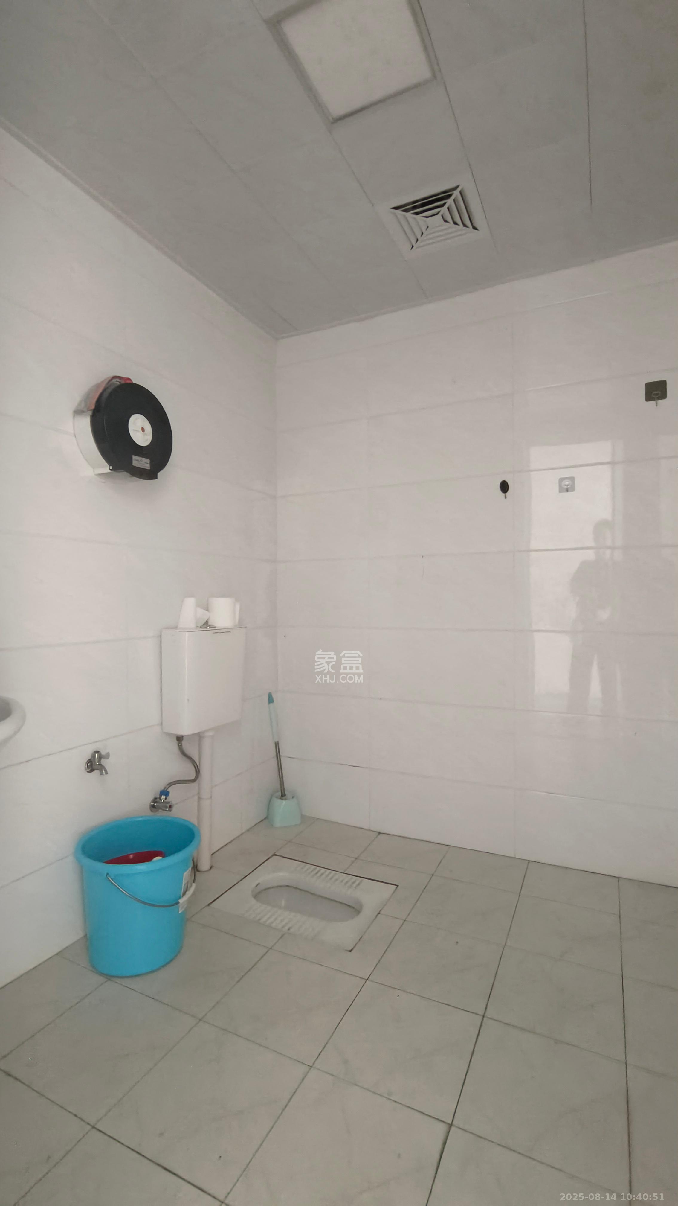 山水湾  2室1厅1卫    2400.0元/月室内图