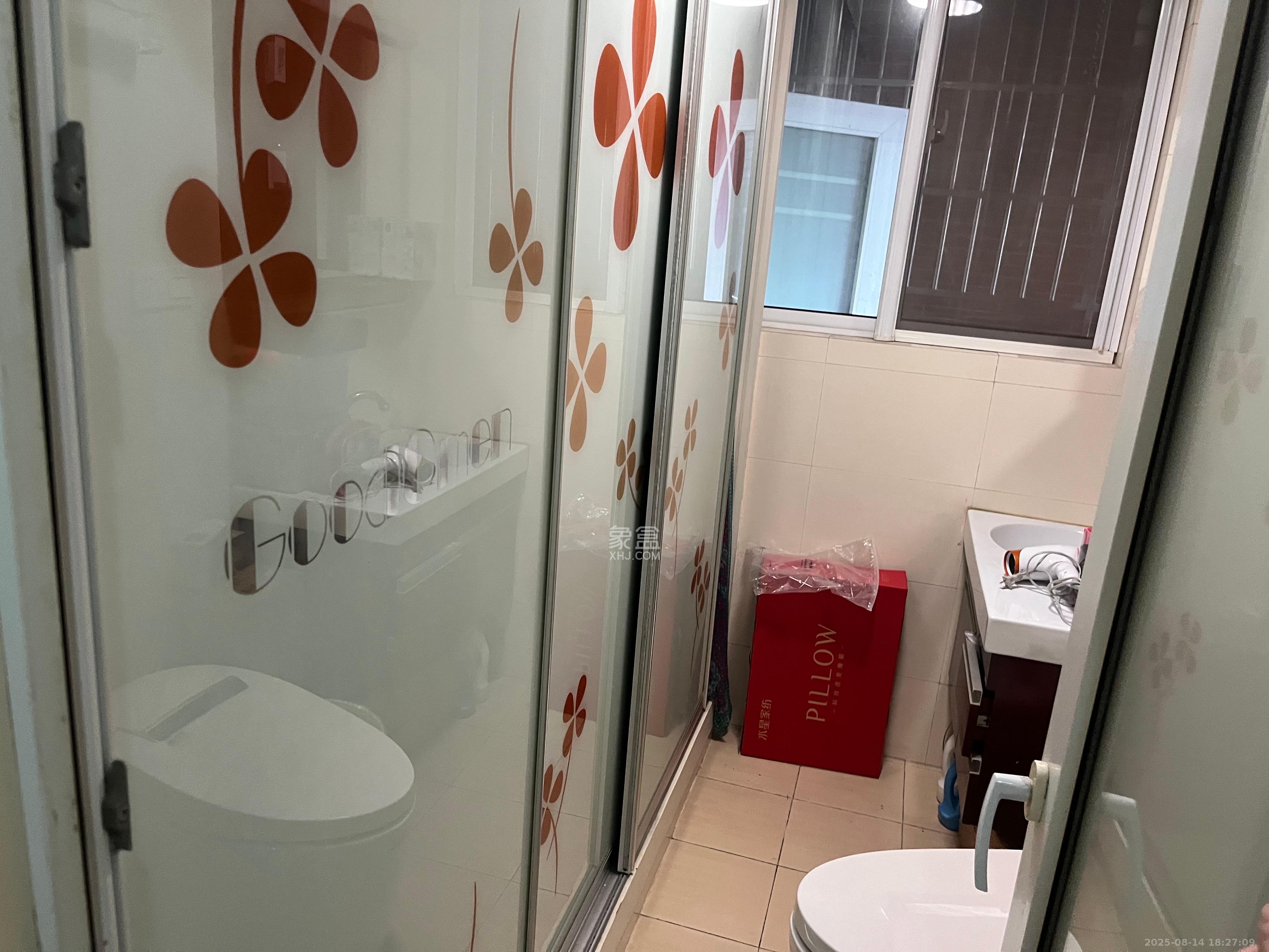 君临青园花都 3室2厅1卫 2800.0元/月 君临青园花都 3室2厅1卫 2800.0元/月室内图