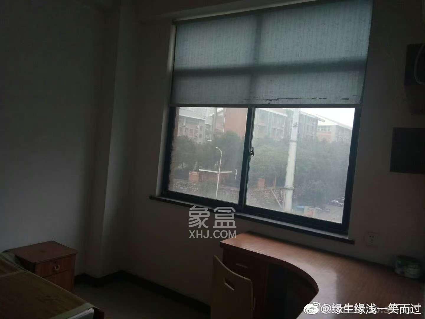 天城湖光山色  2室1厅1卫    1500.0元/月室内图