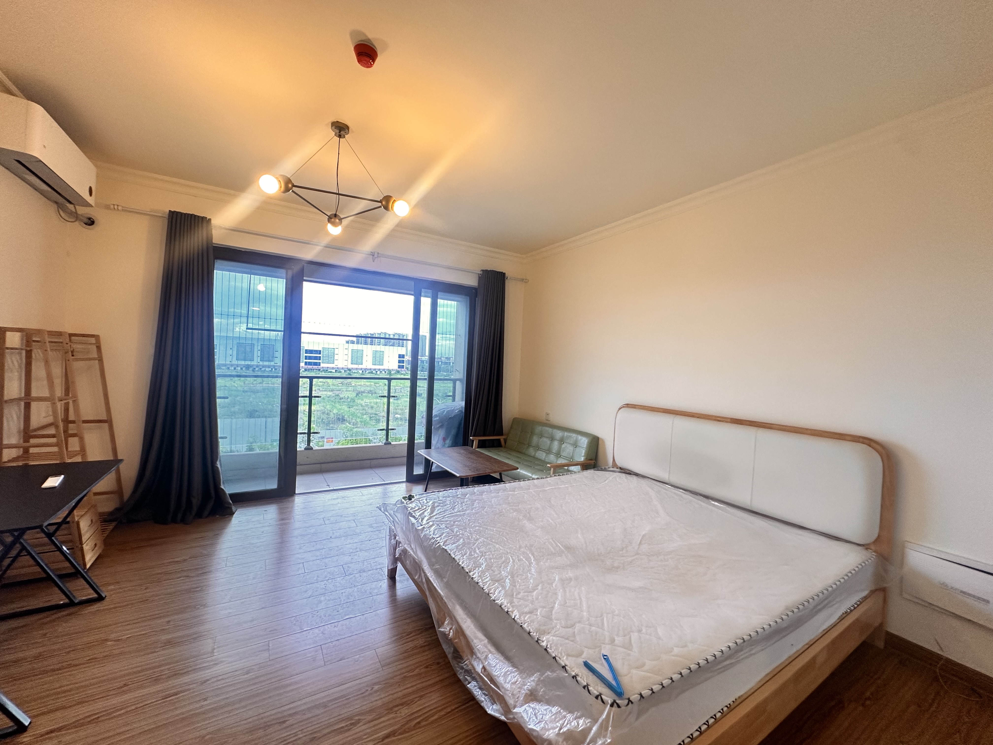 华耀碧桂园十里江湾誉峯 1室1厅1卫 1300.0元/月 华耀碧桂园十里江湾誉峯 1室1厅1卫 1300.0元/月室内图