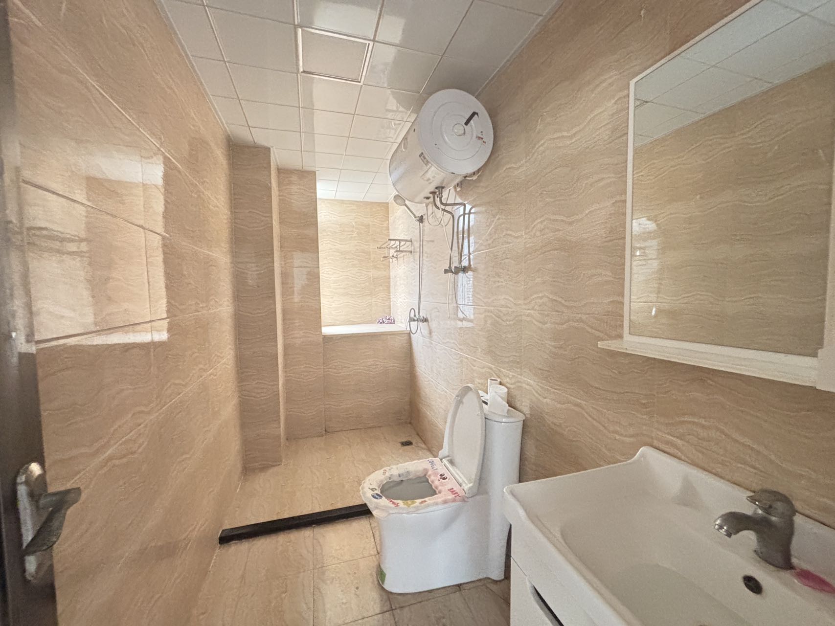 西海瑞园 3室2厅2卫 2200.0元/月 西海瑞园 3室2厅2卫 2200.0元/月室内图