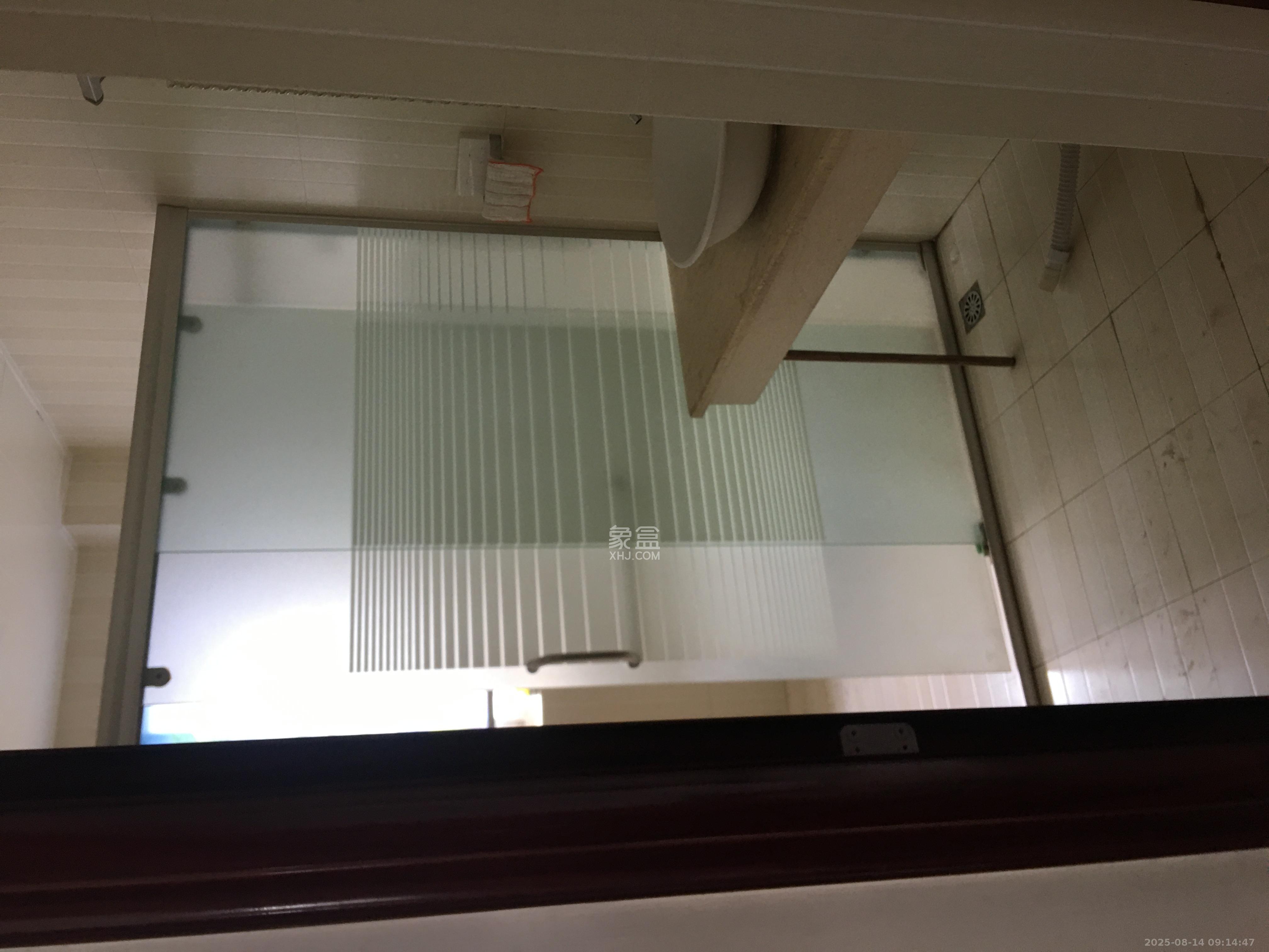 九峰小区(一二三四区) 3室2厅2卫 3800.0元/月 九峰小区(一二三四区) 3室2厅2卫 3800.0元/月室内图