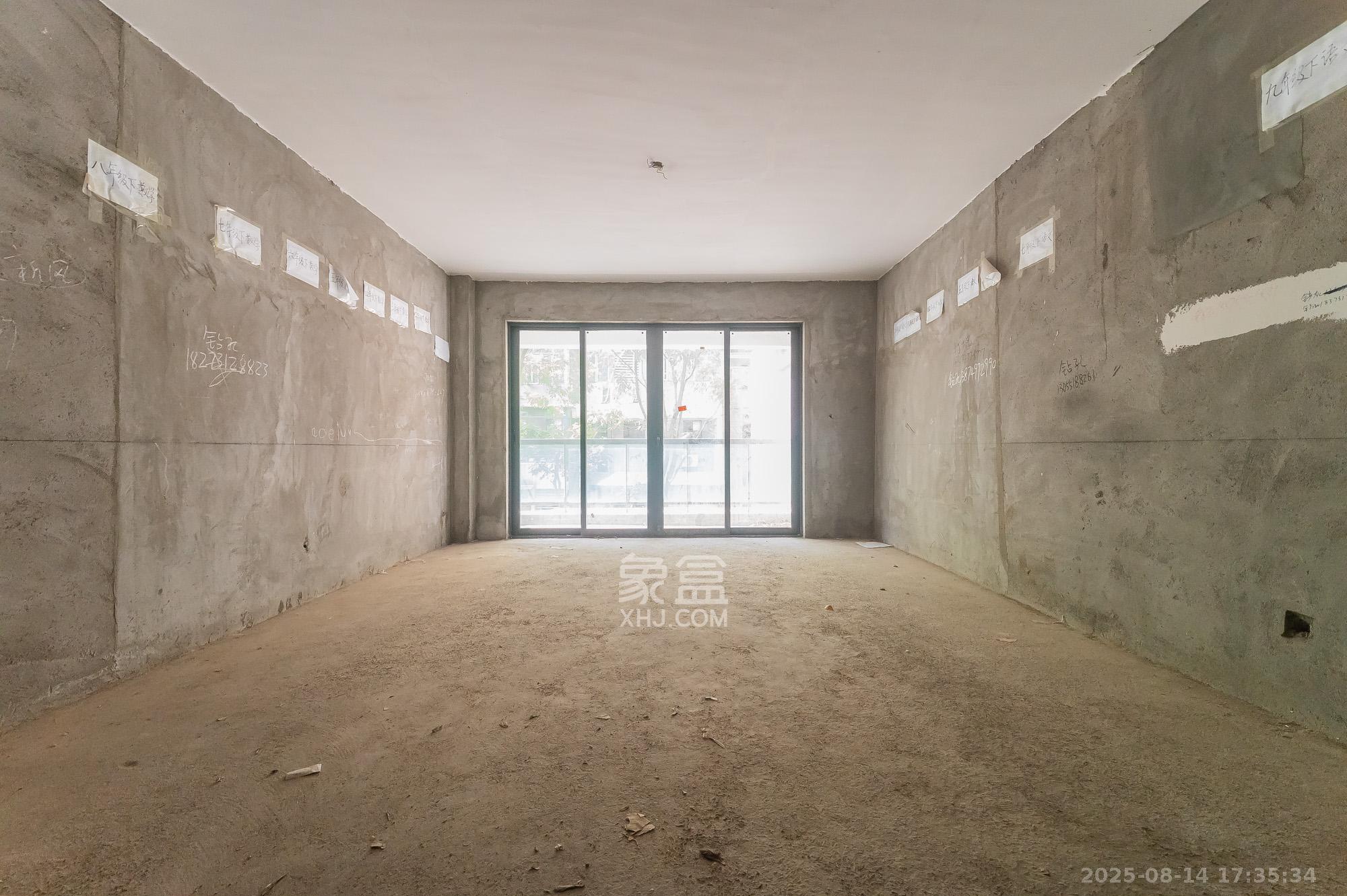 海伦春天  5室2厅2卫    185.0万 海伦春天  5室2厅2卫    185.0万客厅