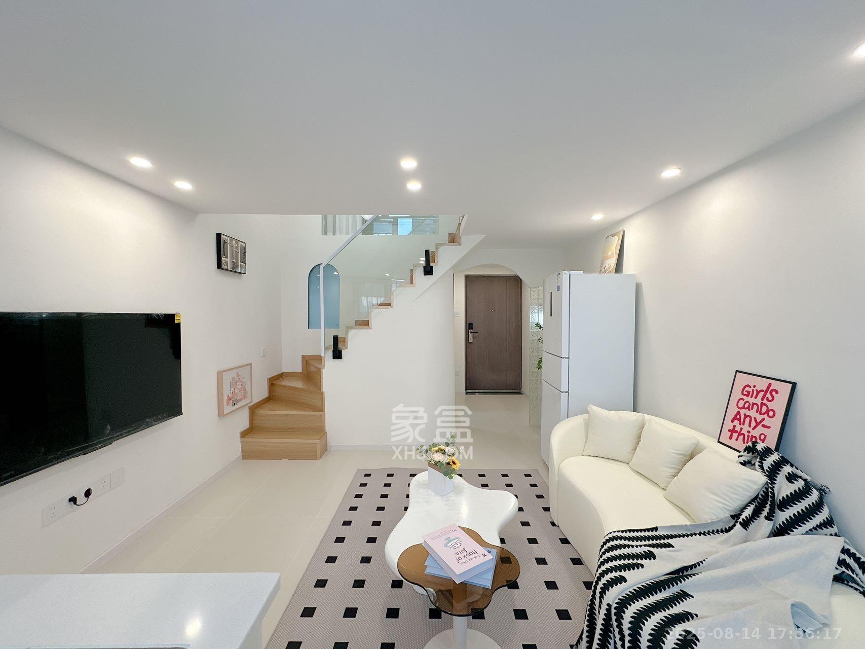 卓越中寰 2室2厅1卫 3200.0元/月 卓越中寰 2室2厅1卫 3200.0元/月室内图