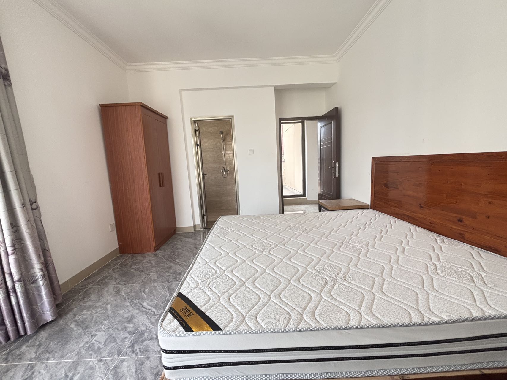 西海瑞园 3室2厅2卫 2200.0元/月 西海瑞园 3室2厅2卫 2200.0元/月室内图