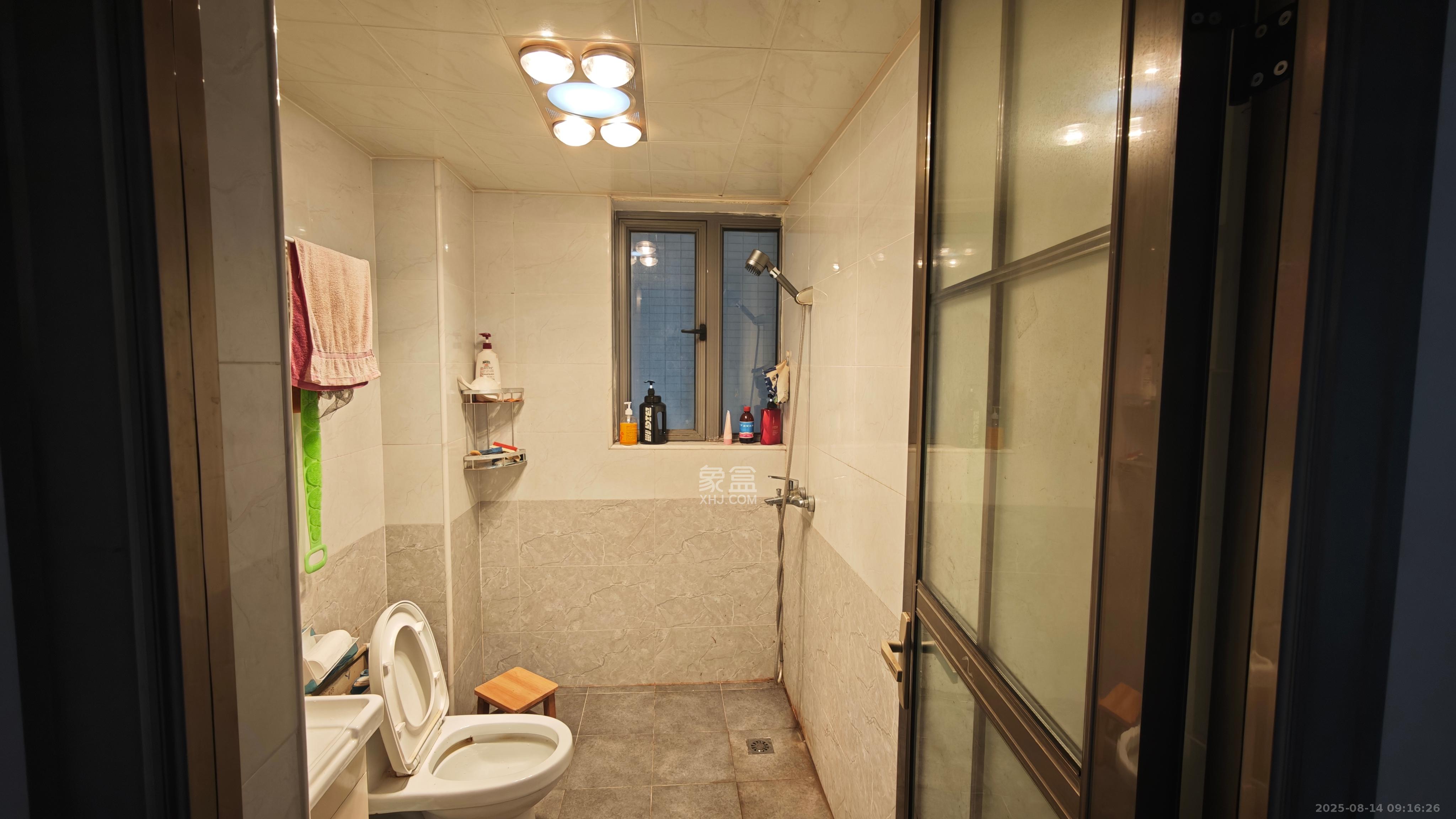 八方小区B区  3室2厅2卫    4000.0元/月室内图