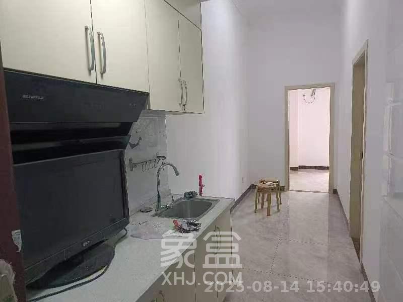 黄金一区 1室2厅1卫 1300.0元/月 黄金一区 1室2厅1卫 1300.0元/月室内图