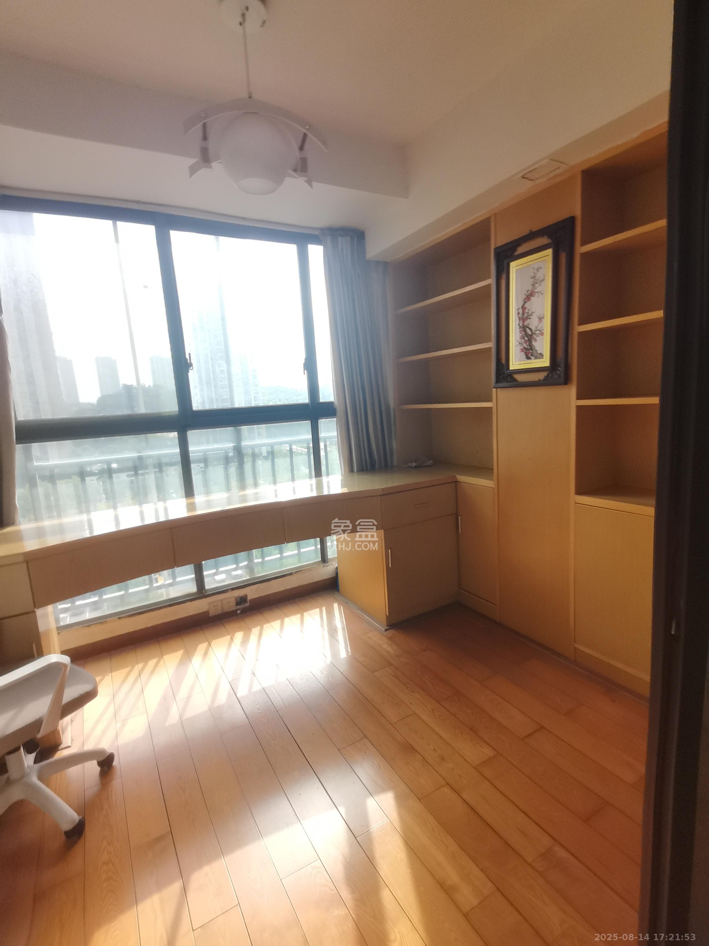 极目楚天  3室2厅2卫    3200.0元/月 极目楚天  3室2厅2卫    3200.0元/月室内图