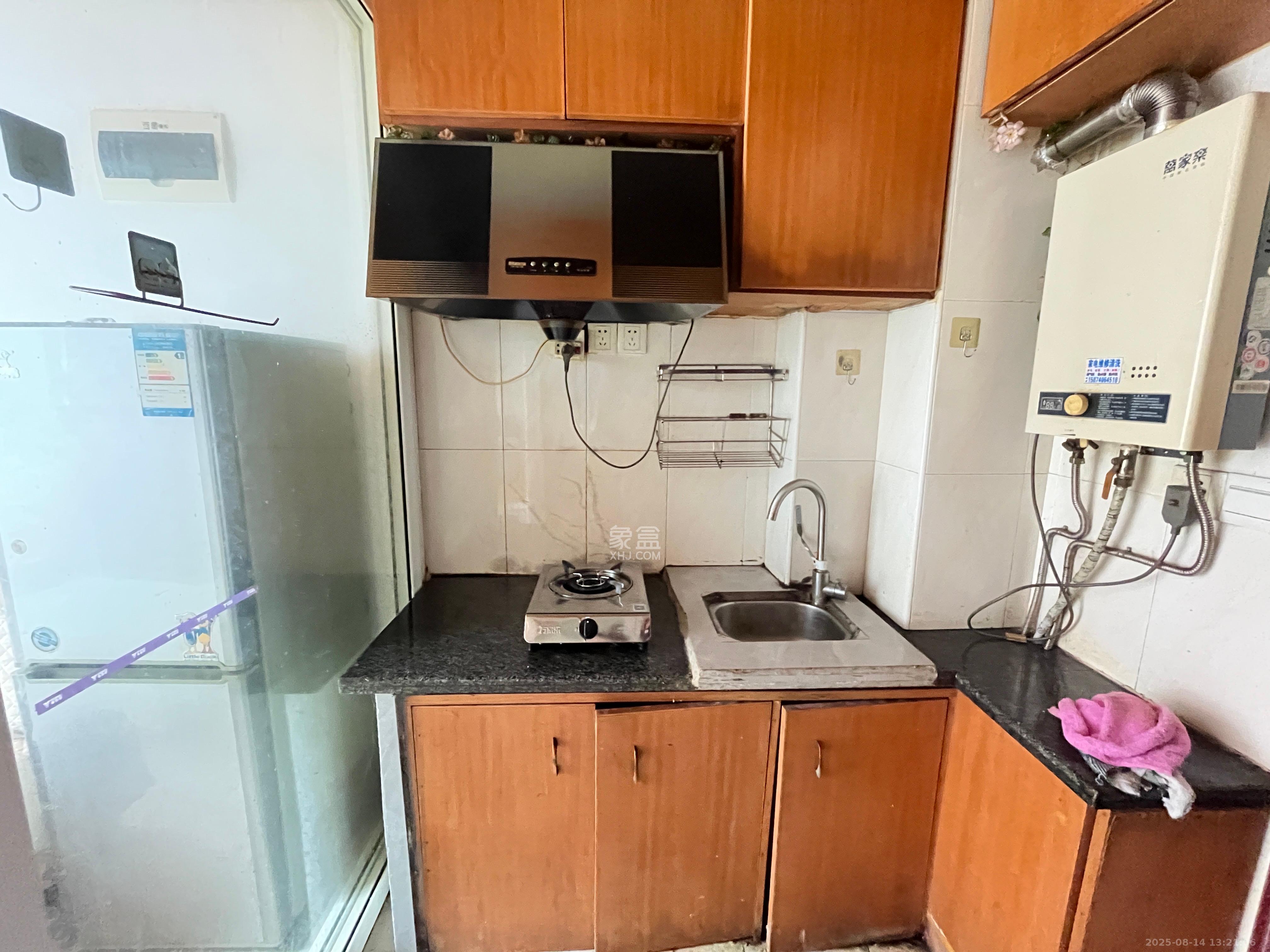 他城（天鸿时代公寓）  1室1厅1卫    1100.0元/月室内图