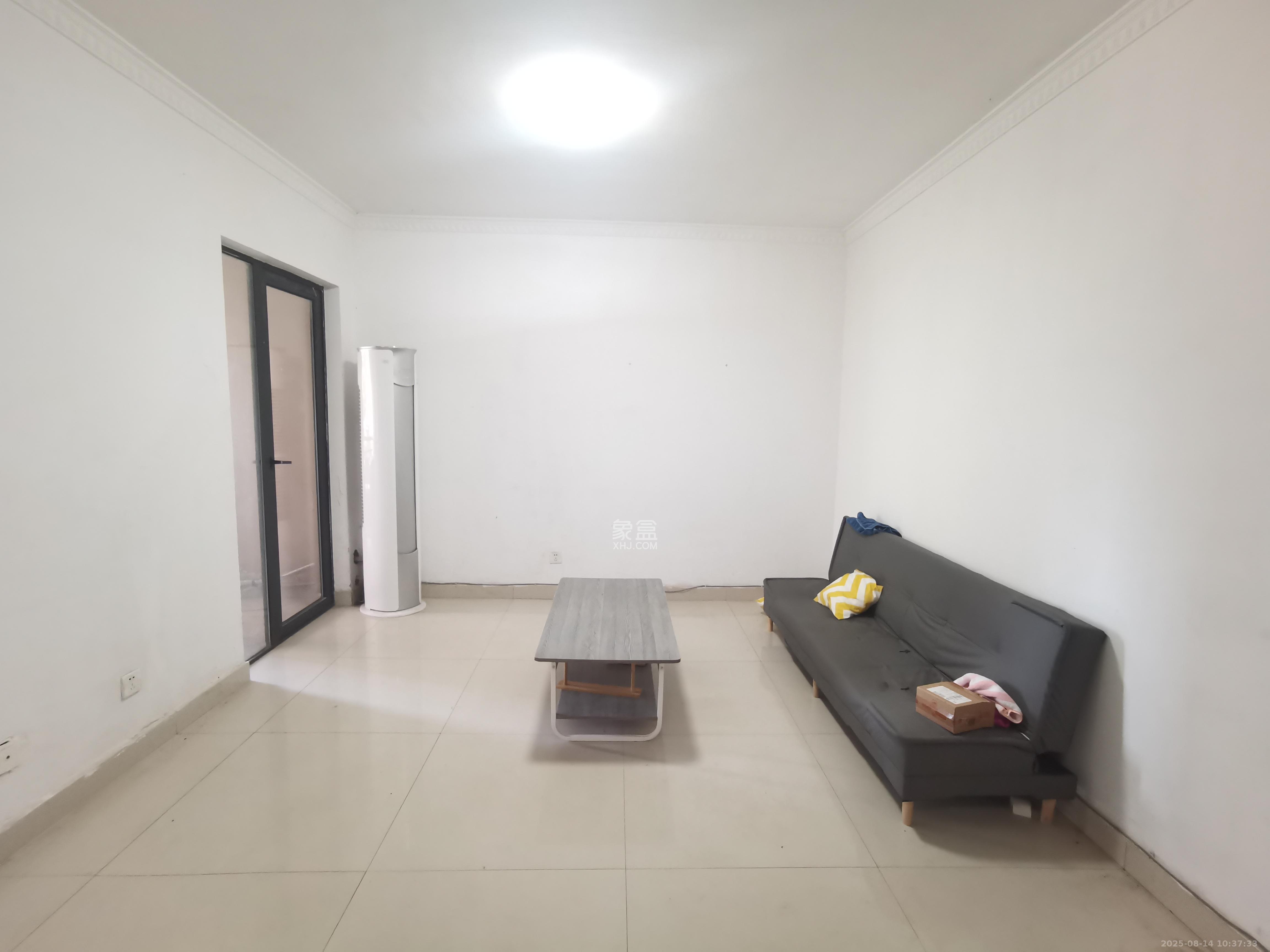 三一街区  3室2厅1卫    1300.0元/月 三一街区  3室2厅1卫    1300.0元/月室内图