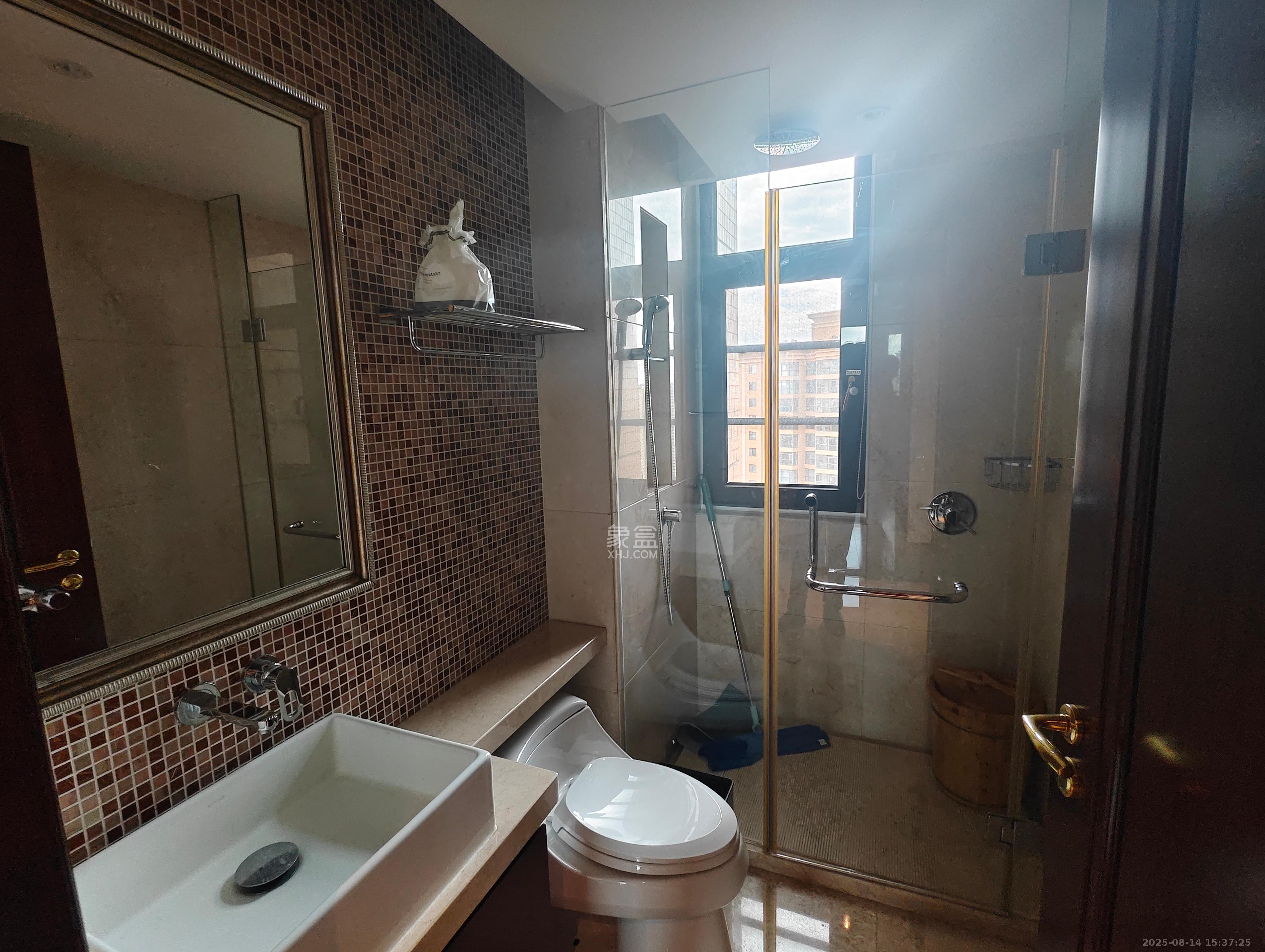 运达中央广场一、二期  3室2厅3卫    10000.0元/月室内图