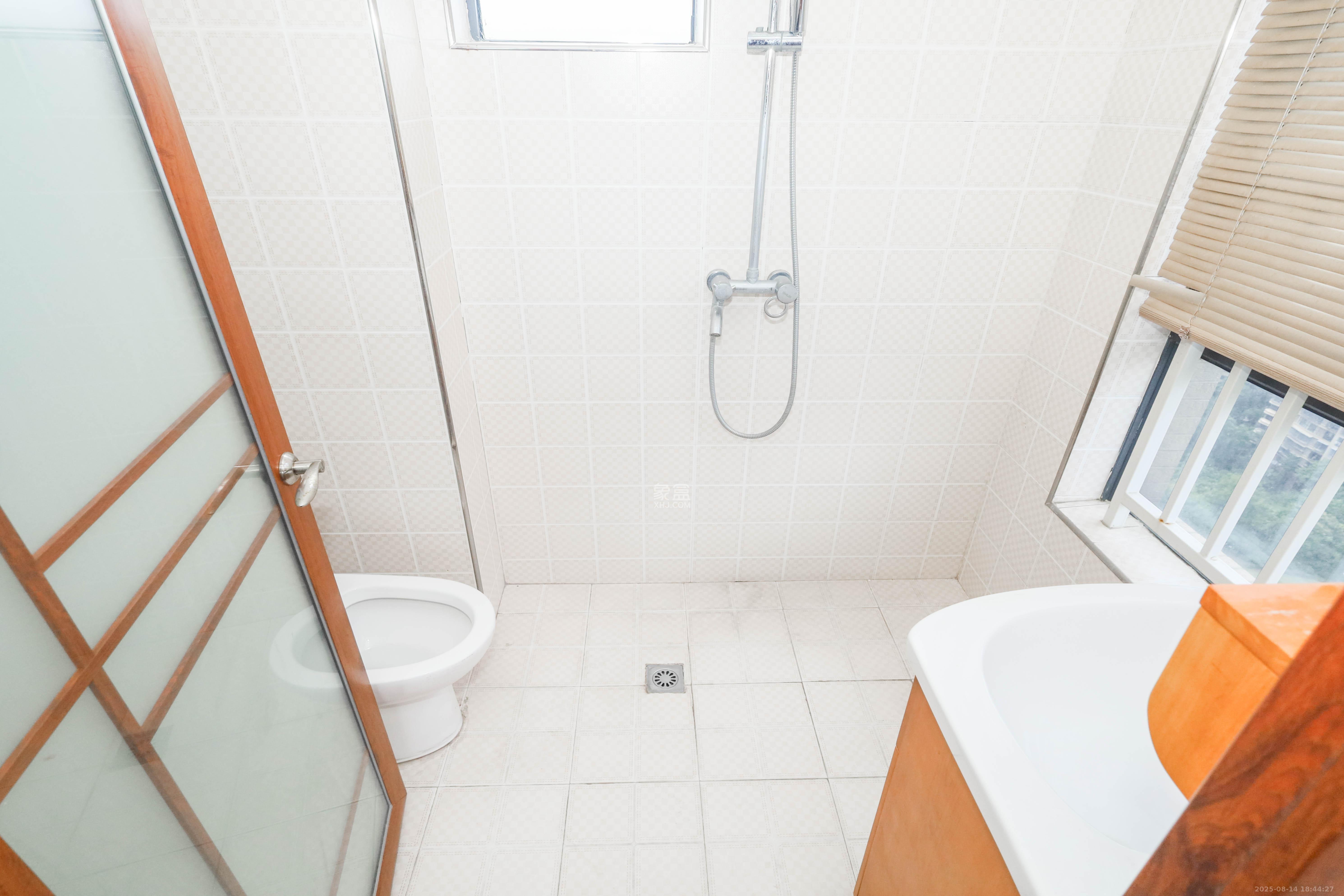 保利麓谷林语B区  3室2厅2卫    105.0万卫生间