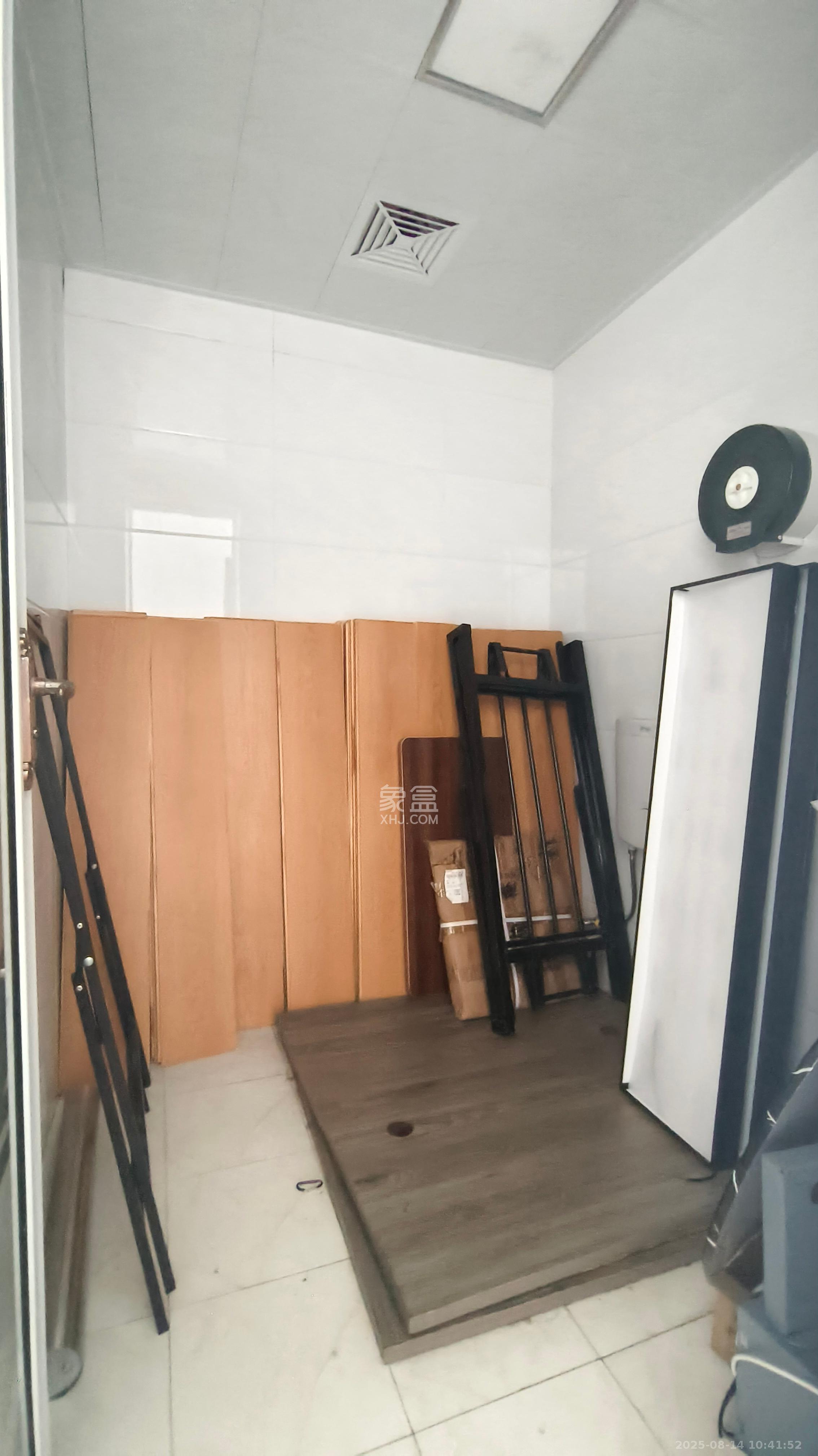 山水湾  1室1厅1卫   2400.00元/月室内图