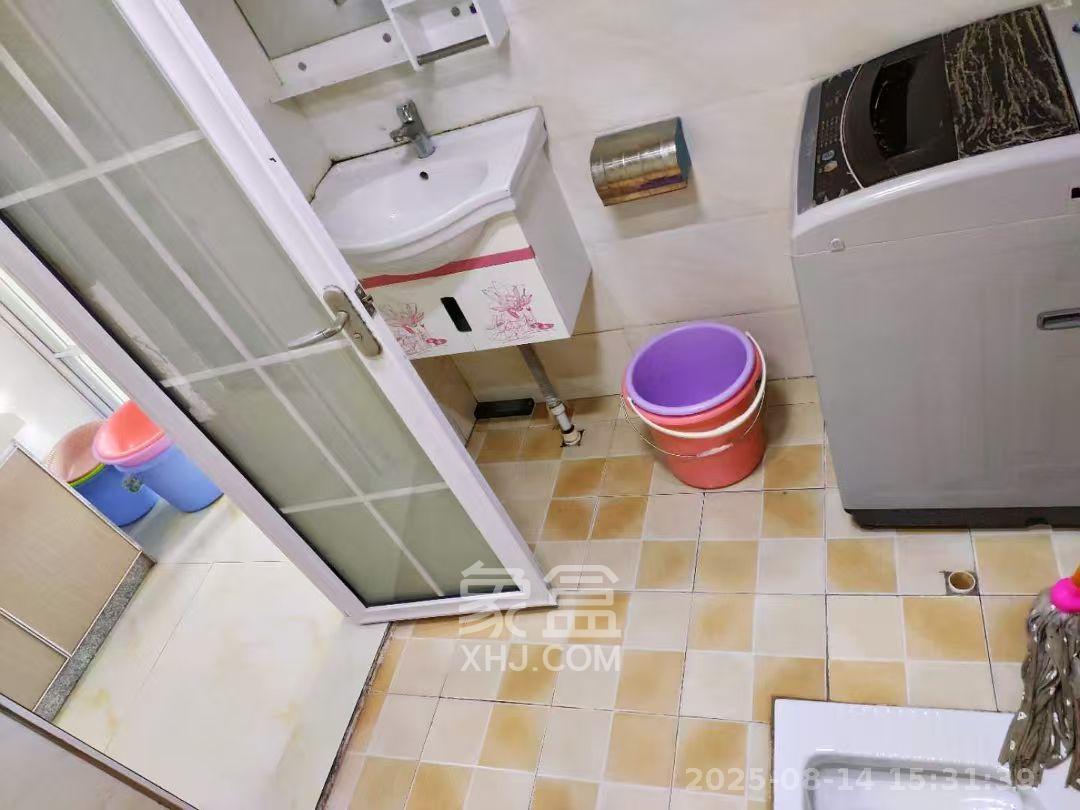 黄金一区 1室1厅1卫 1200.0元/月 黄金一区 1室1厅1卫 1200.0元/月室内图