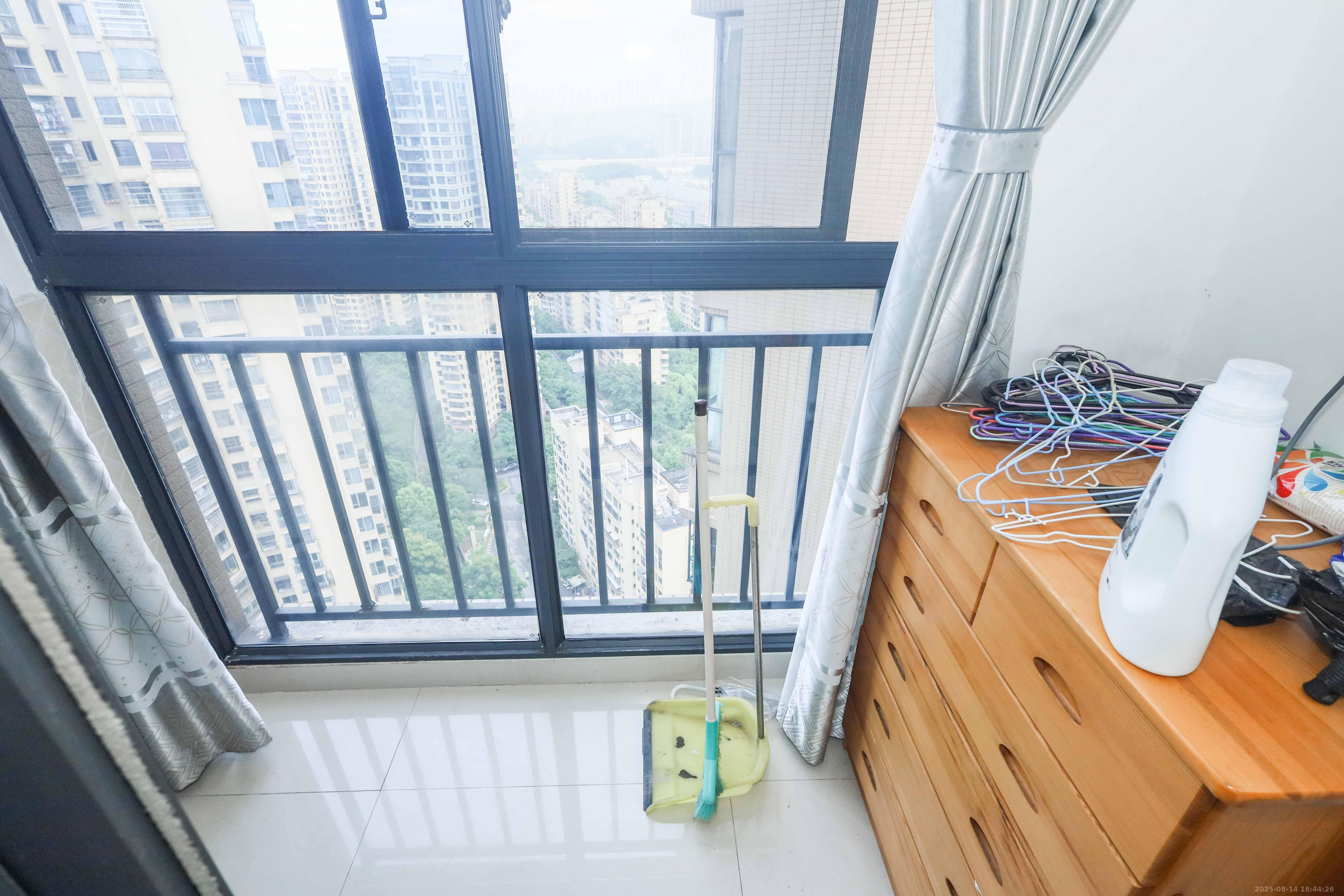 保利麓谷林语B区  3室2厅2卫    105.0万阳台