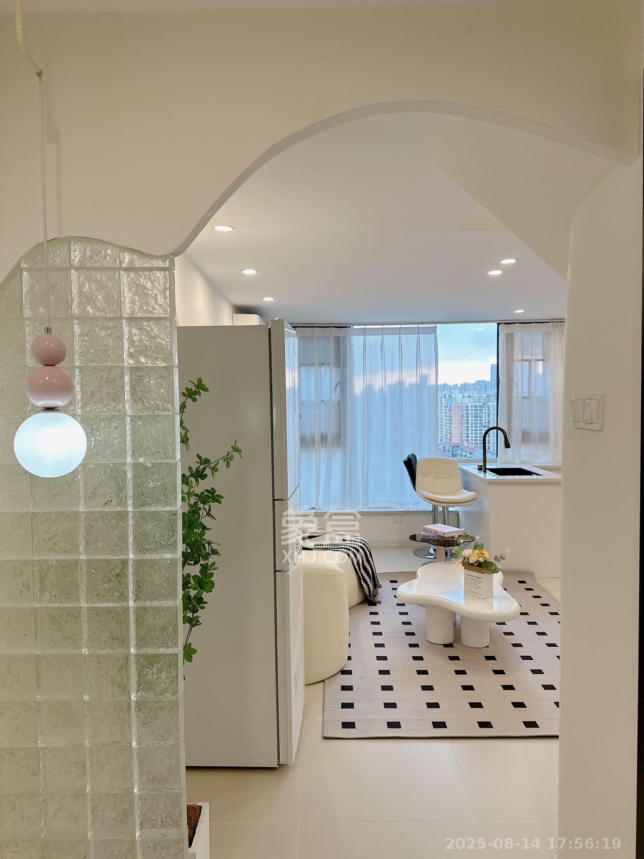 卓越中寰 2室2厅1卫 3200.0元/月 卓越中寰 2室2厅1卫 3200.0元/月室内图