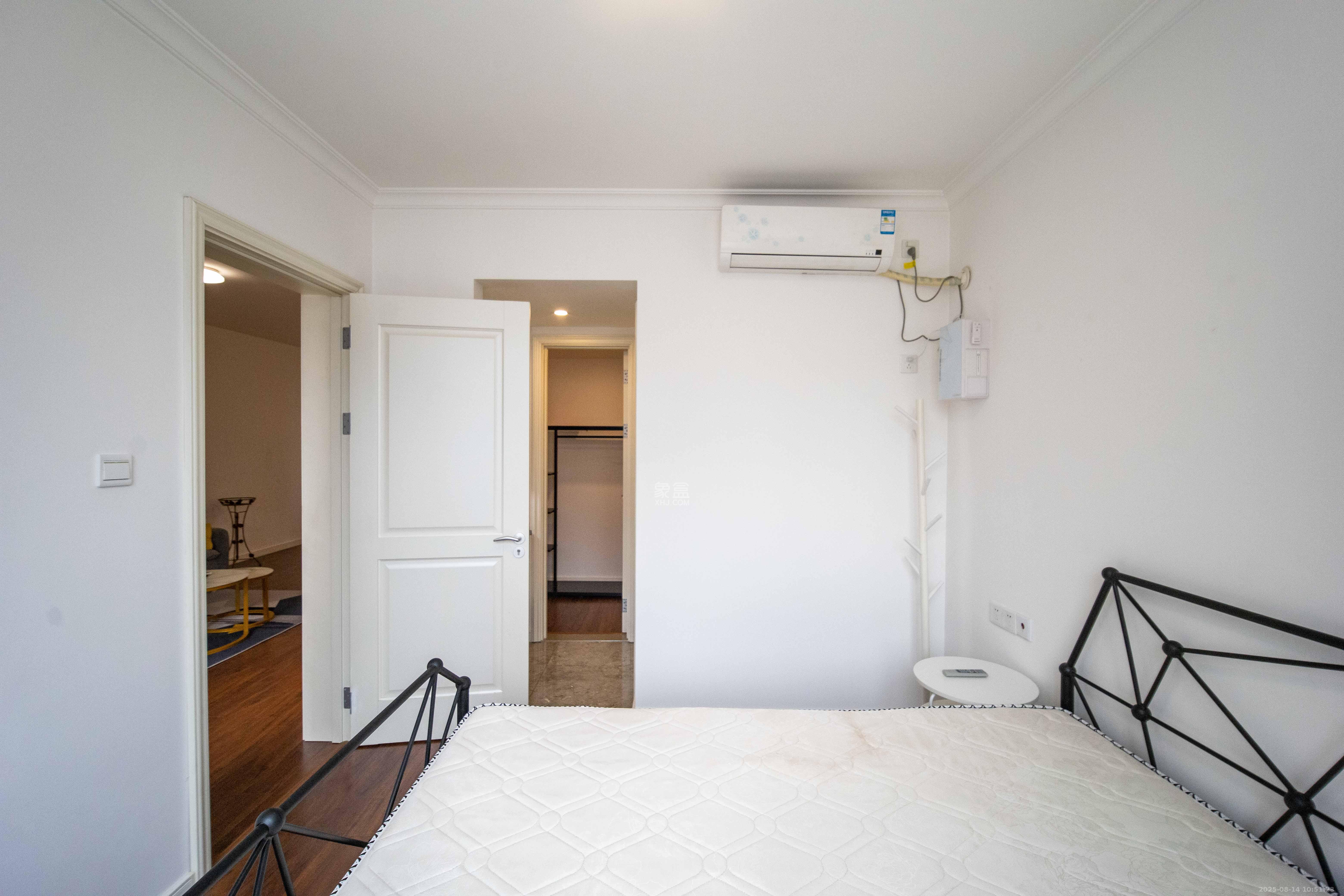 万科金域蓝湾  3室2厅2卫    3300.0元/月 万科金域蓝湾  3室2厅2卫    3300.0元/月室内图